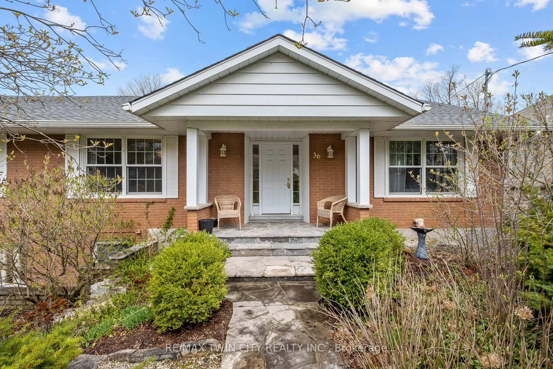 Photo 2 of 36 Maple Hill Drive, Kitchener, Westmount - Waterloo — HOMEH