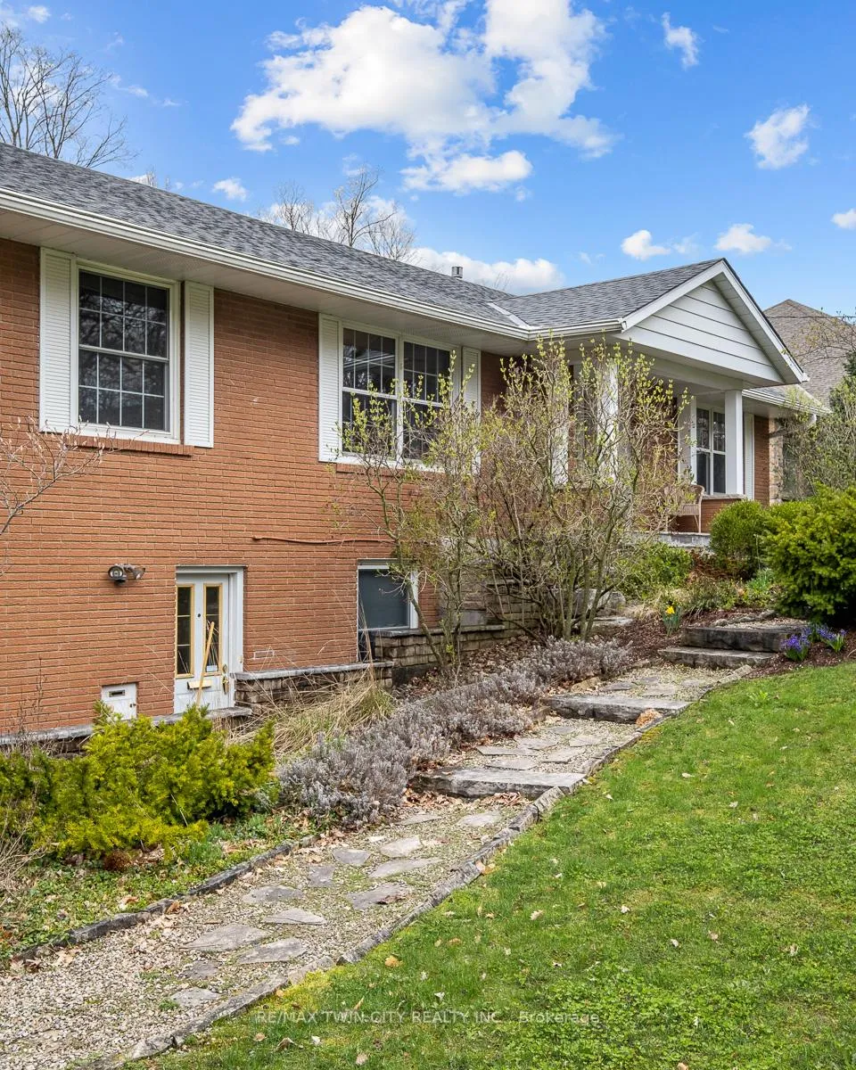 Photo 3 of 36 Maple Hill Drive, Kitchener, Westmount - Waterloo — HOMEH