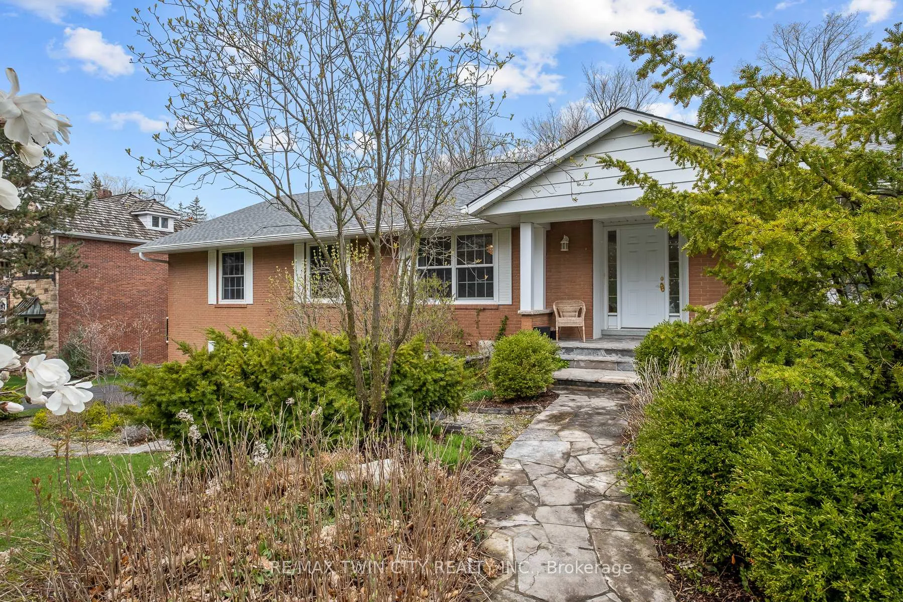 Photo 4 of 36 Maple Hill Drive, Kitchener, Westmount - Waterloo — HOMEH