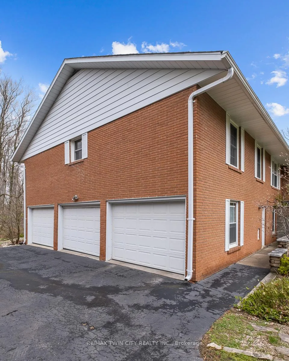 Photo 5 of 36 Maple Hill Drive, Kitchener, Westmount - Waterloo — HOMEH
