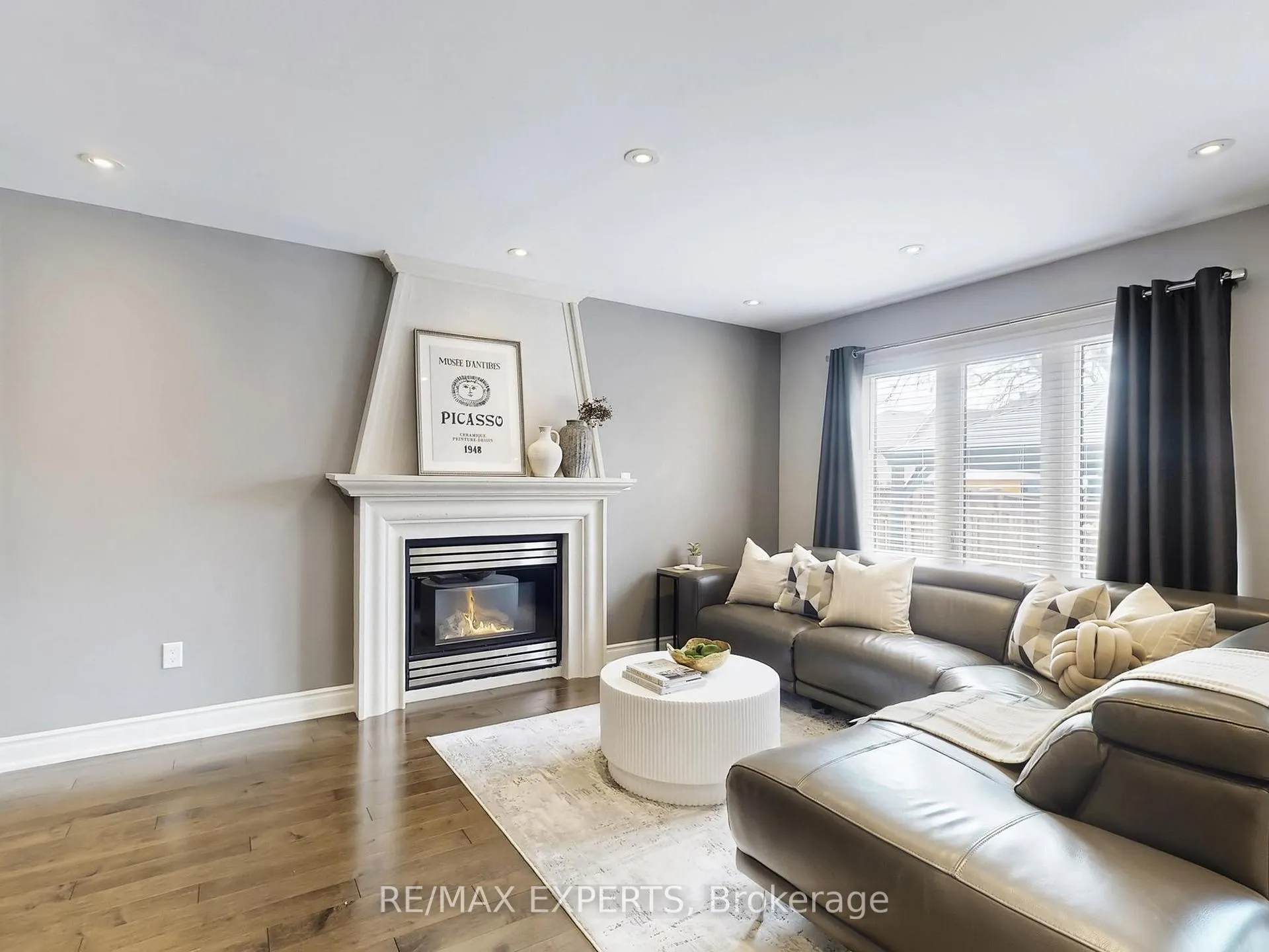 Photo 4 of 151 Veneto Drive, Vaughan, Vaughan Grove — HOMEH