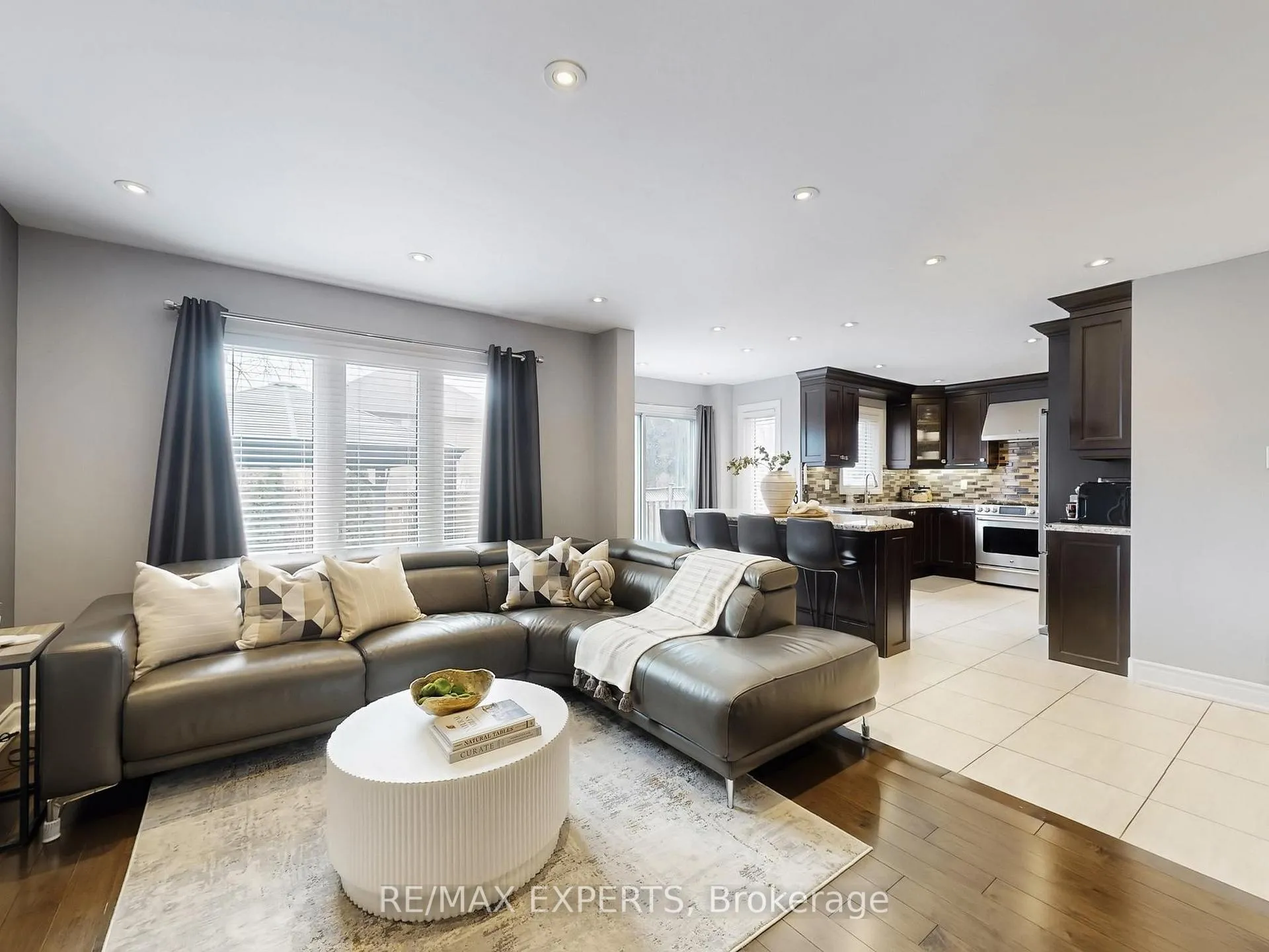 Photo 5 of 151 Veneto Drive, Vaughan, Vaughan Grove — HOMEH