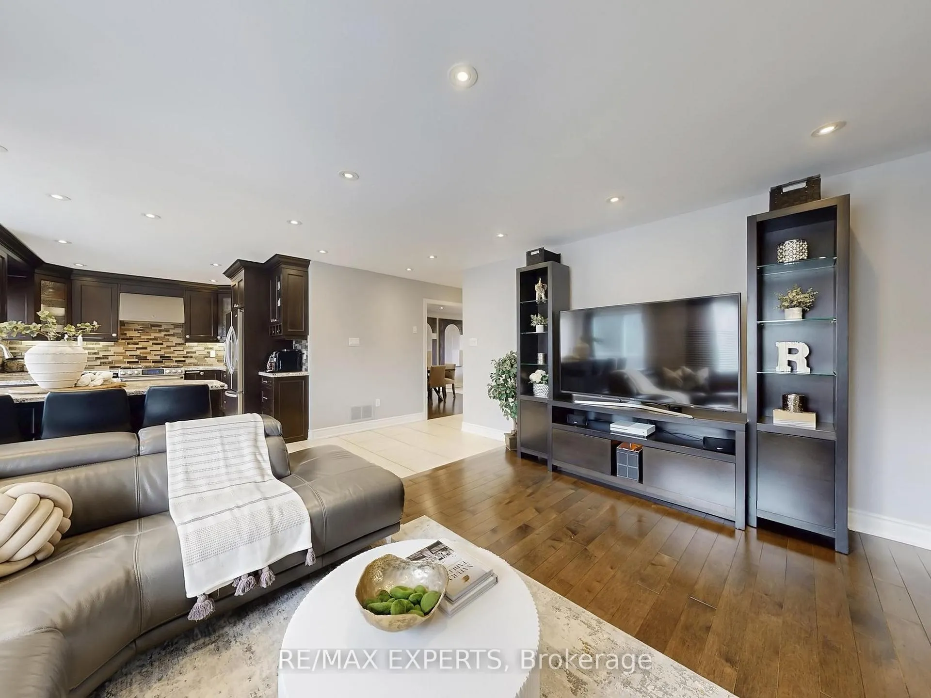 Photo 6 of 151 Veneto Drive, Vaughan, Vaughan Grove — HOMEH