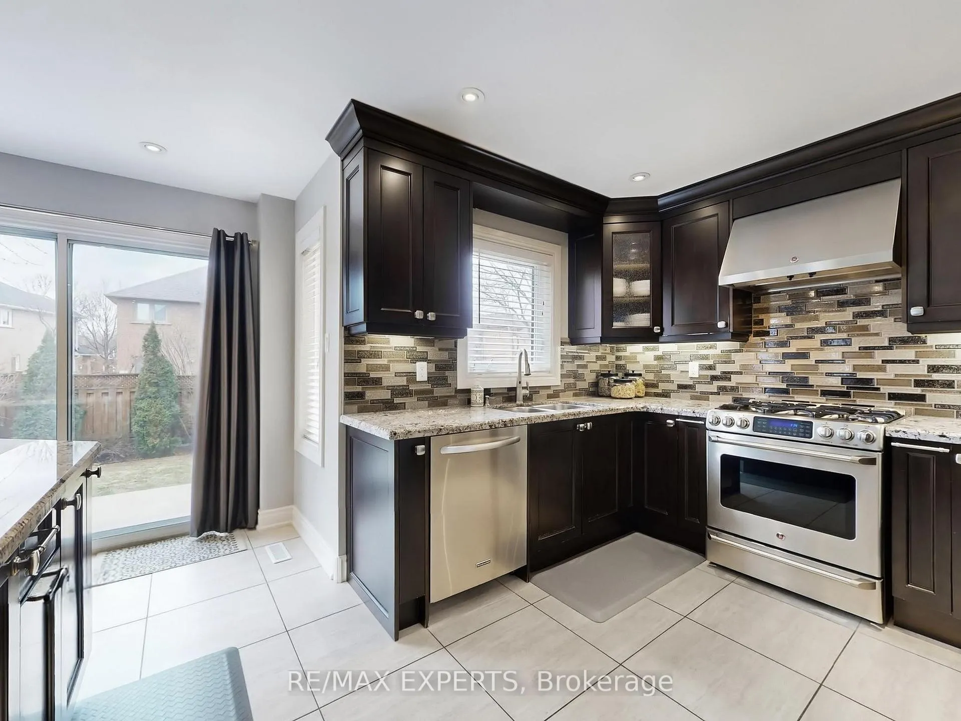 Photo 13 of 151 Veneto Drive, Vaughan, Vaughan Grove — HOMEH