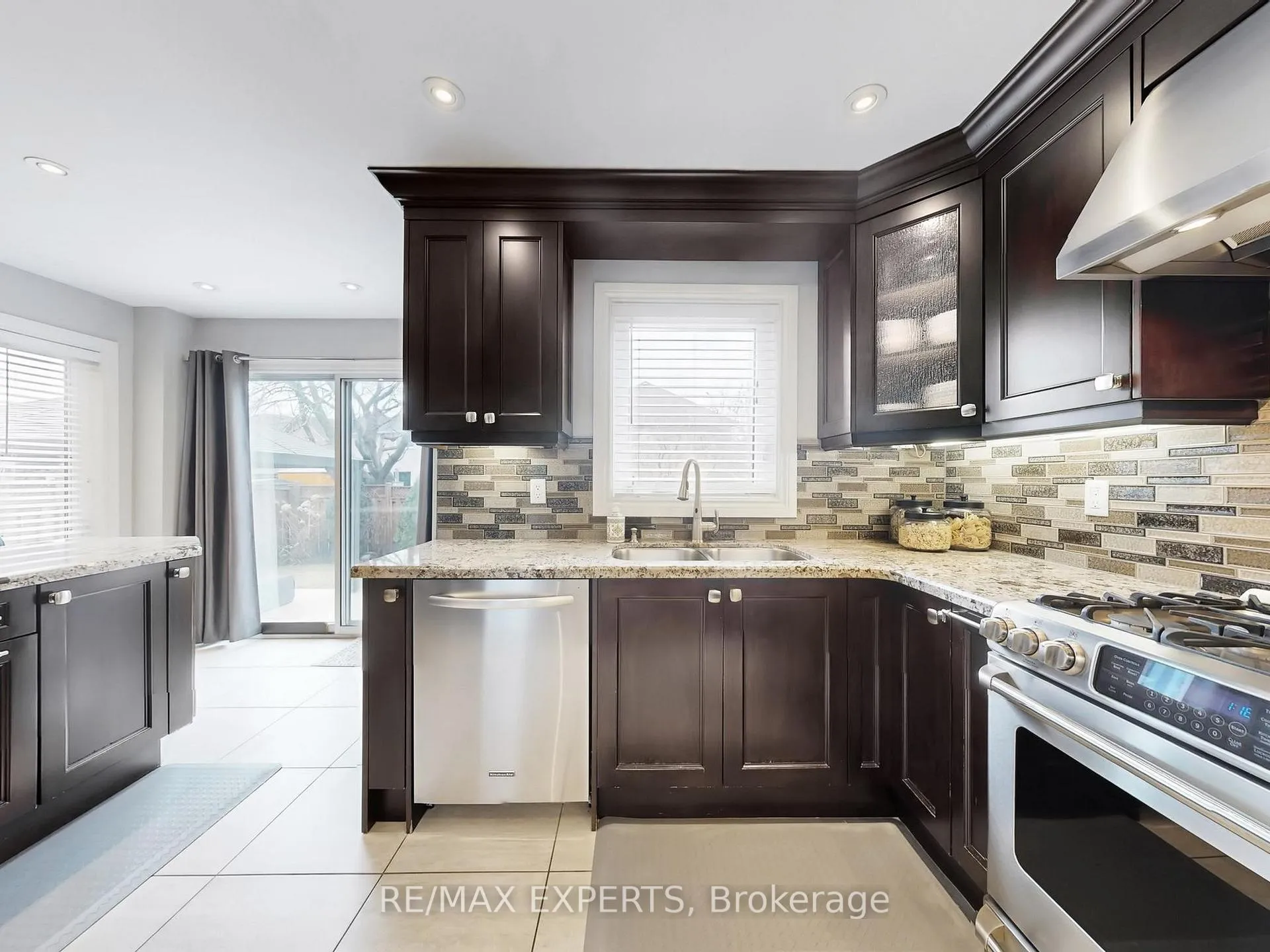 Photo 18 of 151 Veneto Drive, Vaughan, Vaughan Grove — HOMEH