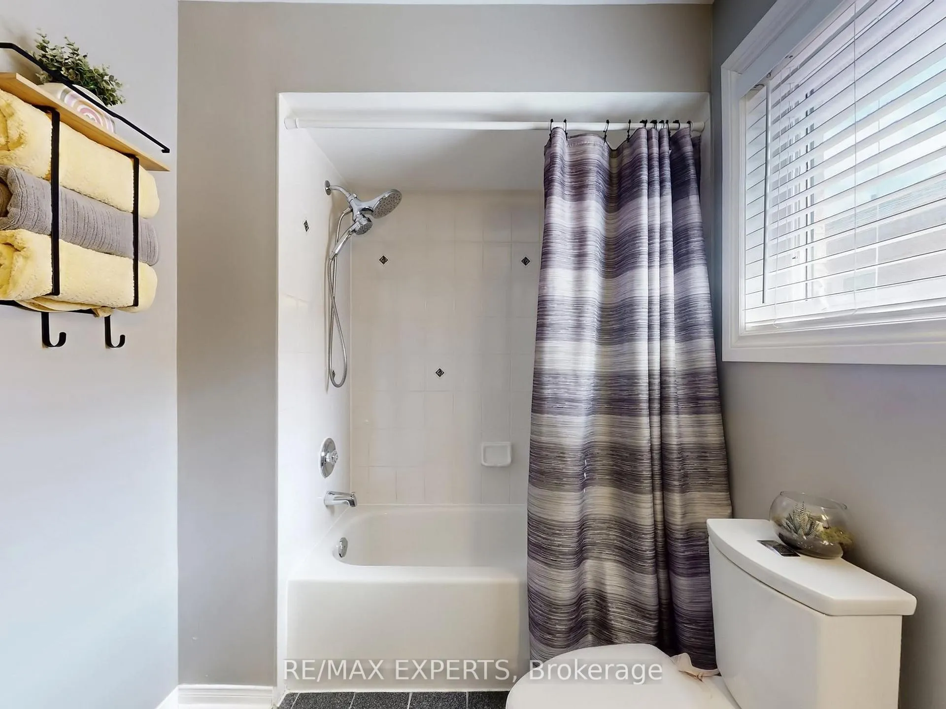 Photo 40 of 151 Veneto Drive, Vaughan, Vaughan Grove — HOMEH