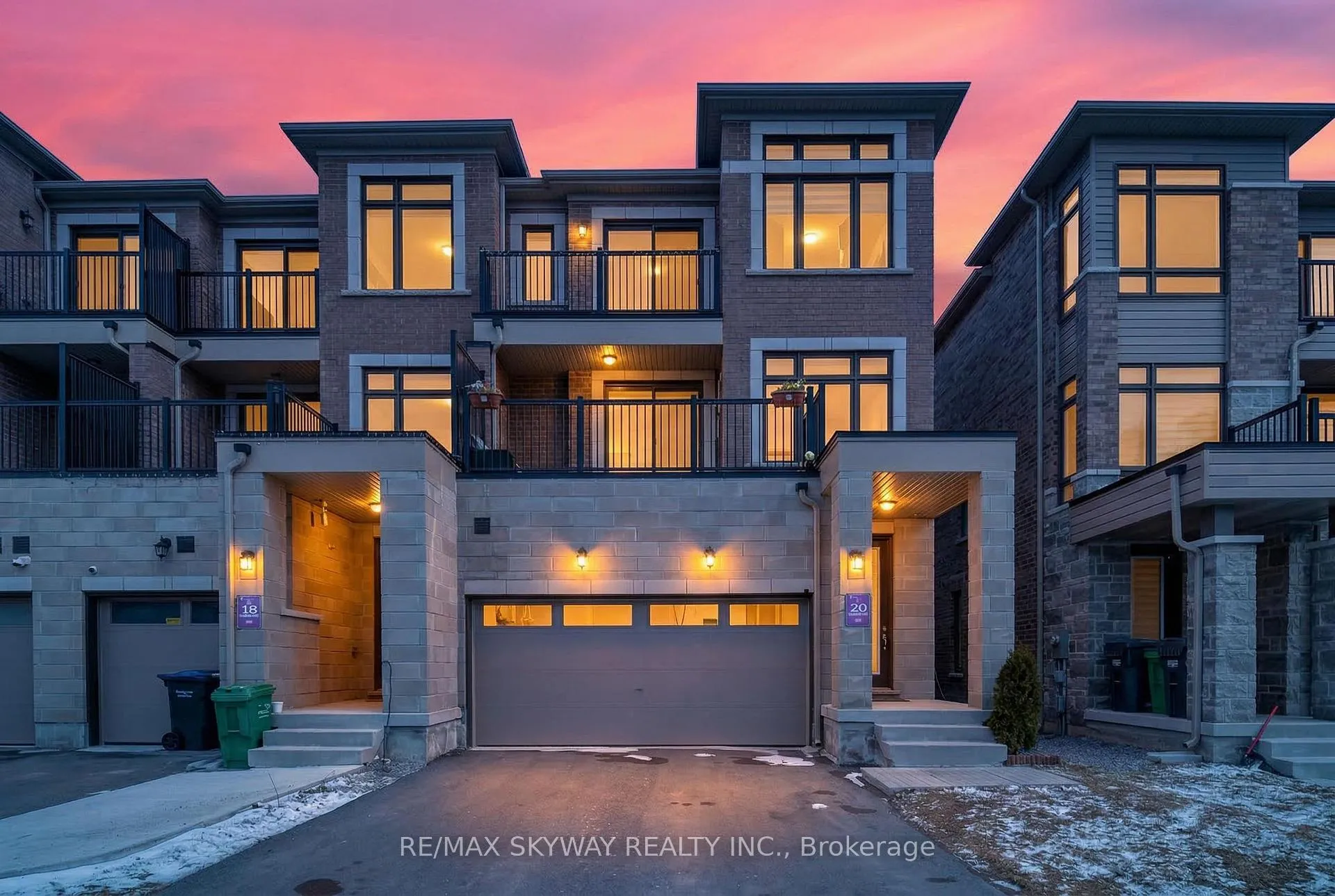 Front of 20 Ravenbury Street N
