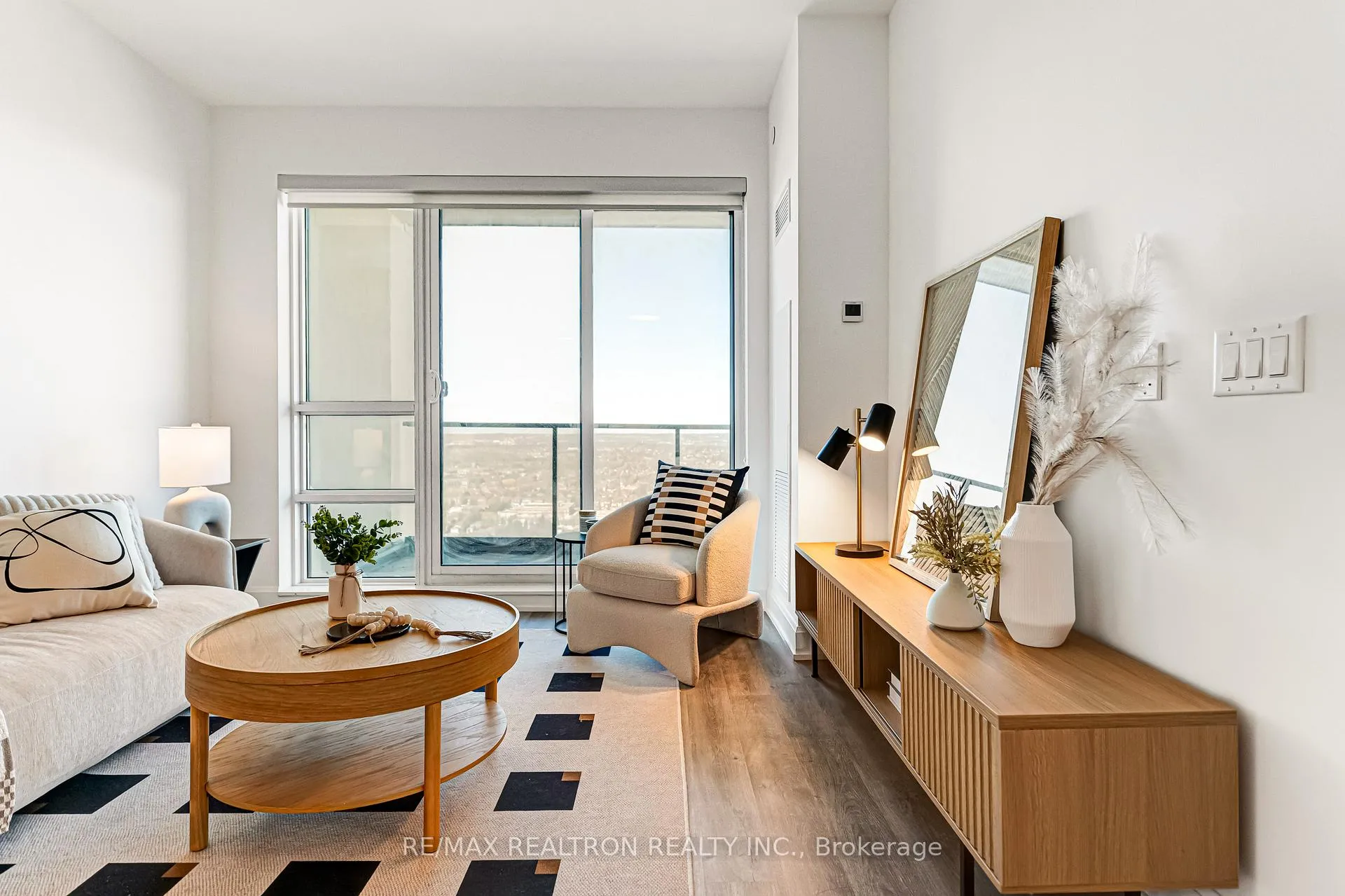 Photo 6 of Unit 3302, 12 Gandhi Lane, Markham, Commerce Valley — HOMEH