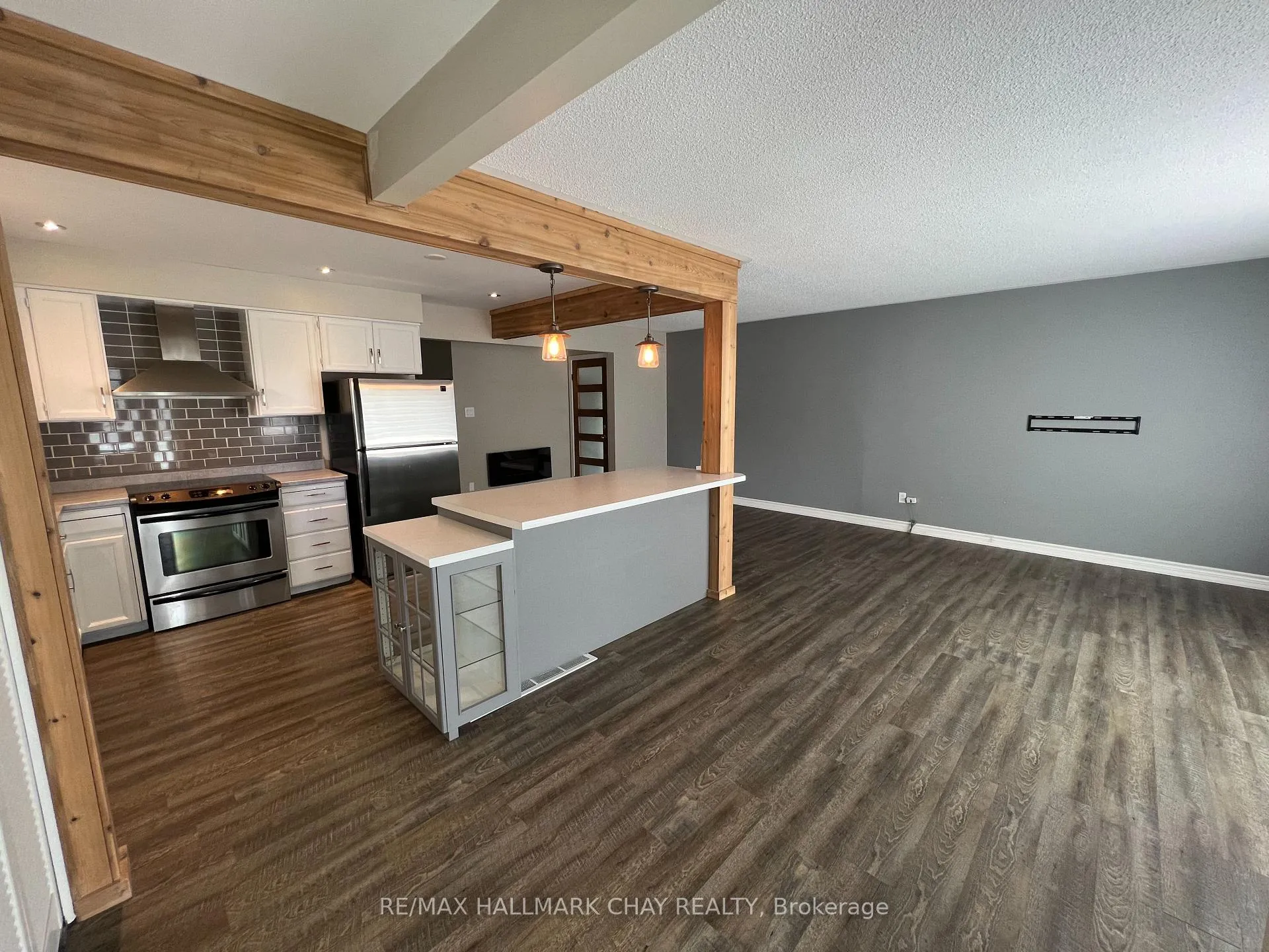 Photo 5 of Unit Upper, 26 Roslyn Road, Barrie, Wellington — HOMEH