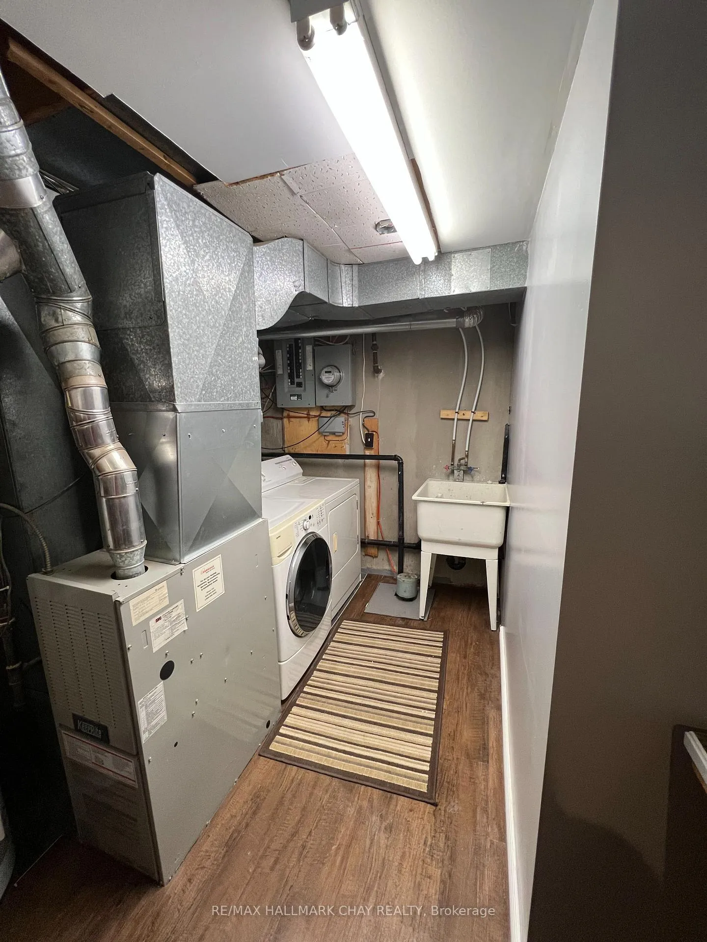 Photo 10 of Unit Upper, 26 Roslyn Road, Barrie, Wellington — HOMEH