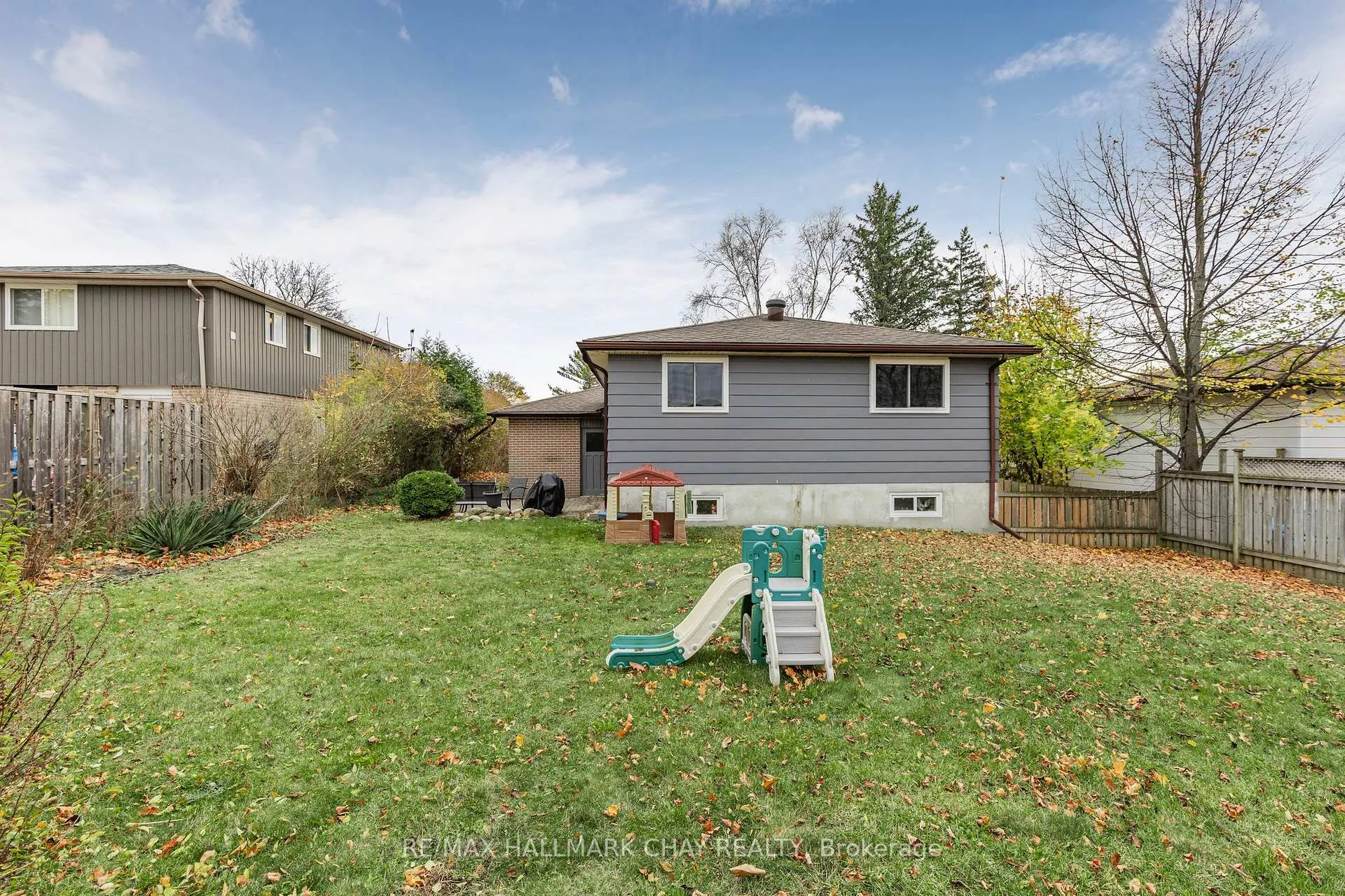 Photo 14 of Unit Upper, 26 Roslyn Road, Barrie, Wellington — HOMEH
