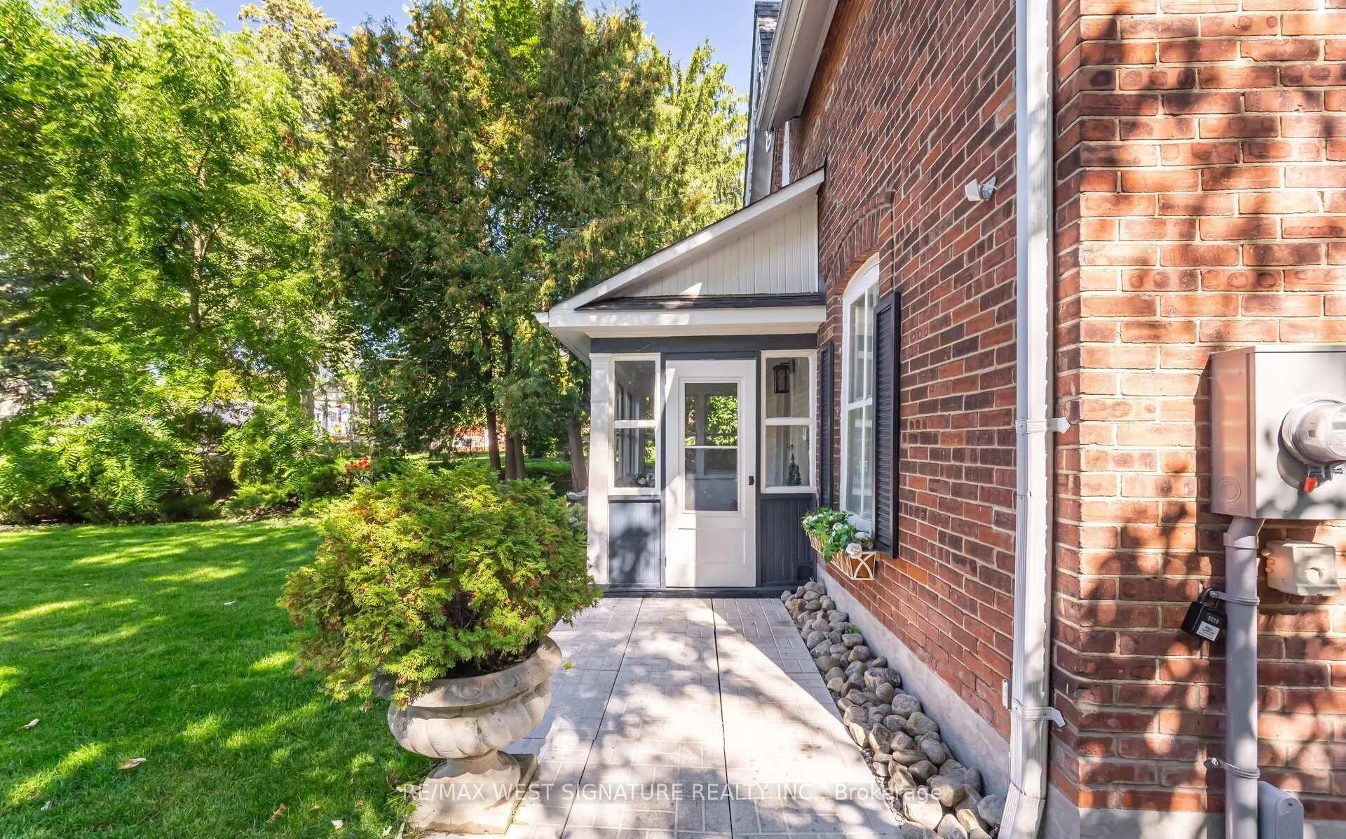 Photo 5 of 368 Main Street, King, Schomberg — HOMEH