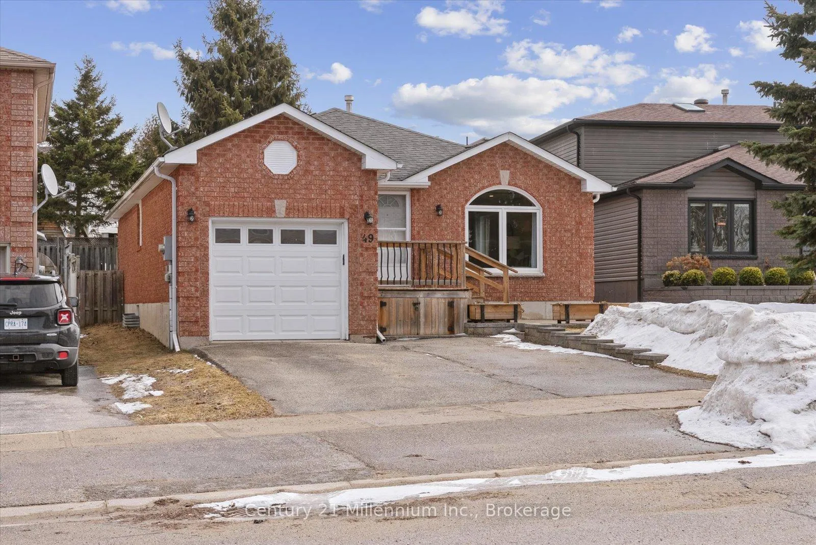 Photo 2 of 49 Waddington Crescent, Barrie, Holly — HOMEH