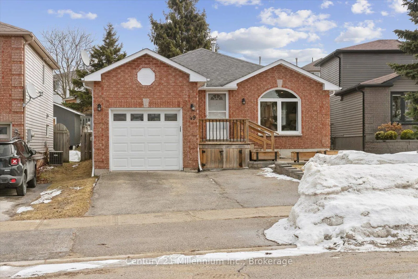 Photo 3 of 49 Waddington Crescent, Barrie, Holly — HOMEH