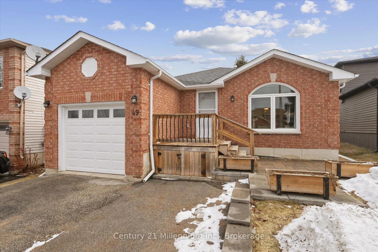 Photo 4 of 49 Waddington Crescent, Barrie, Holly — HOMEH