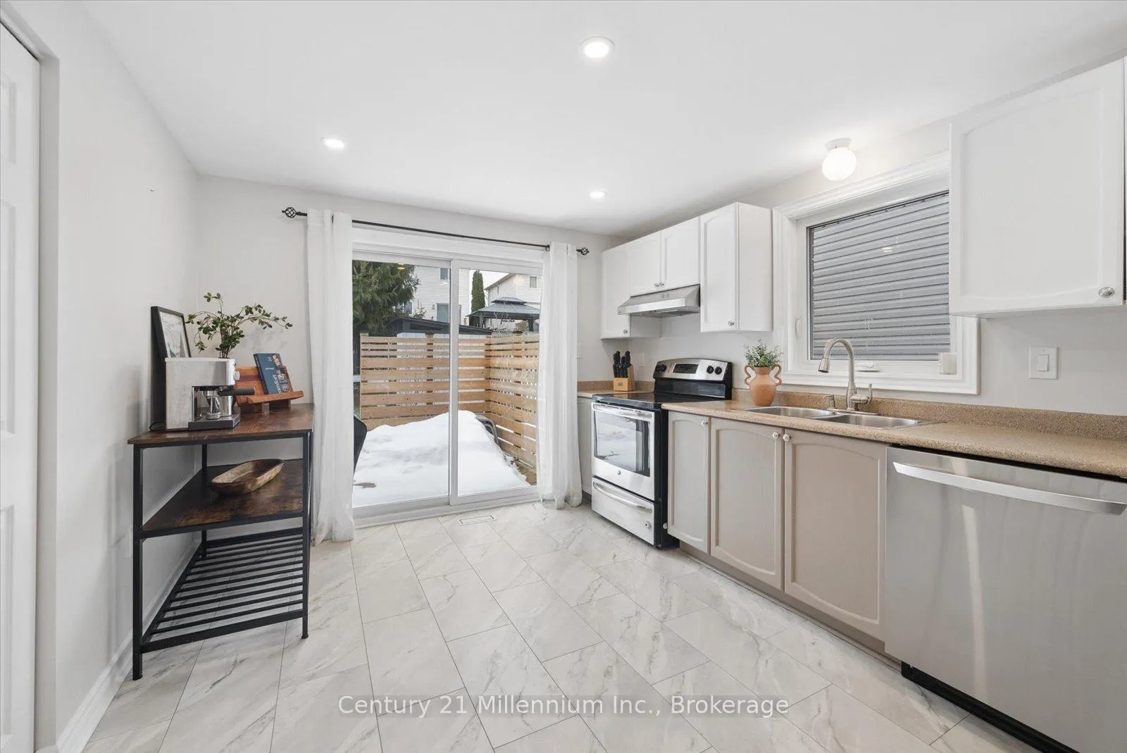 Photo 11 of 49 Waddington Crescent, Barrie, Holly — HOMEH