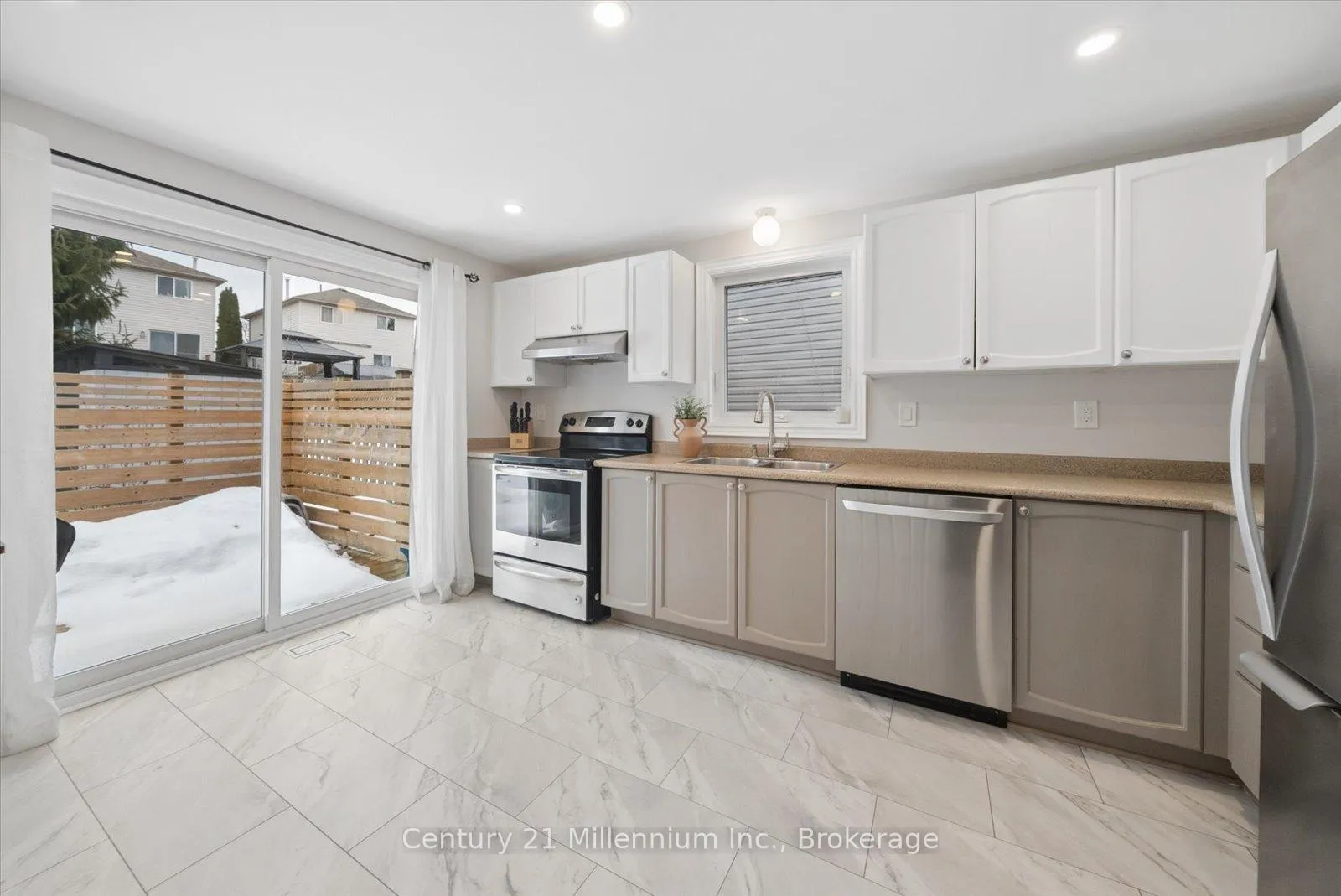 Photo 13 of 49 Waddington Crescent, Barrie, Holly — HOMEH