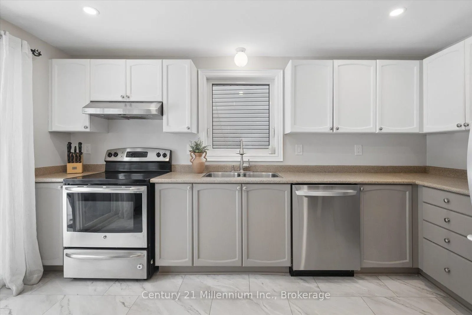 Photo 14 of 49 Waddington Crescent, Barrie, Holly — HOMEH