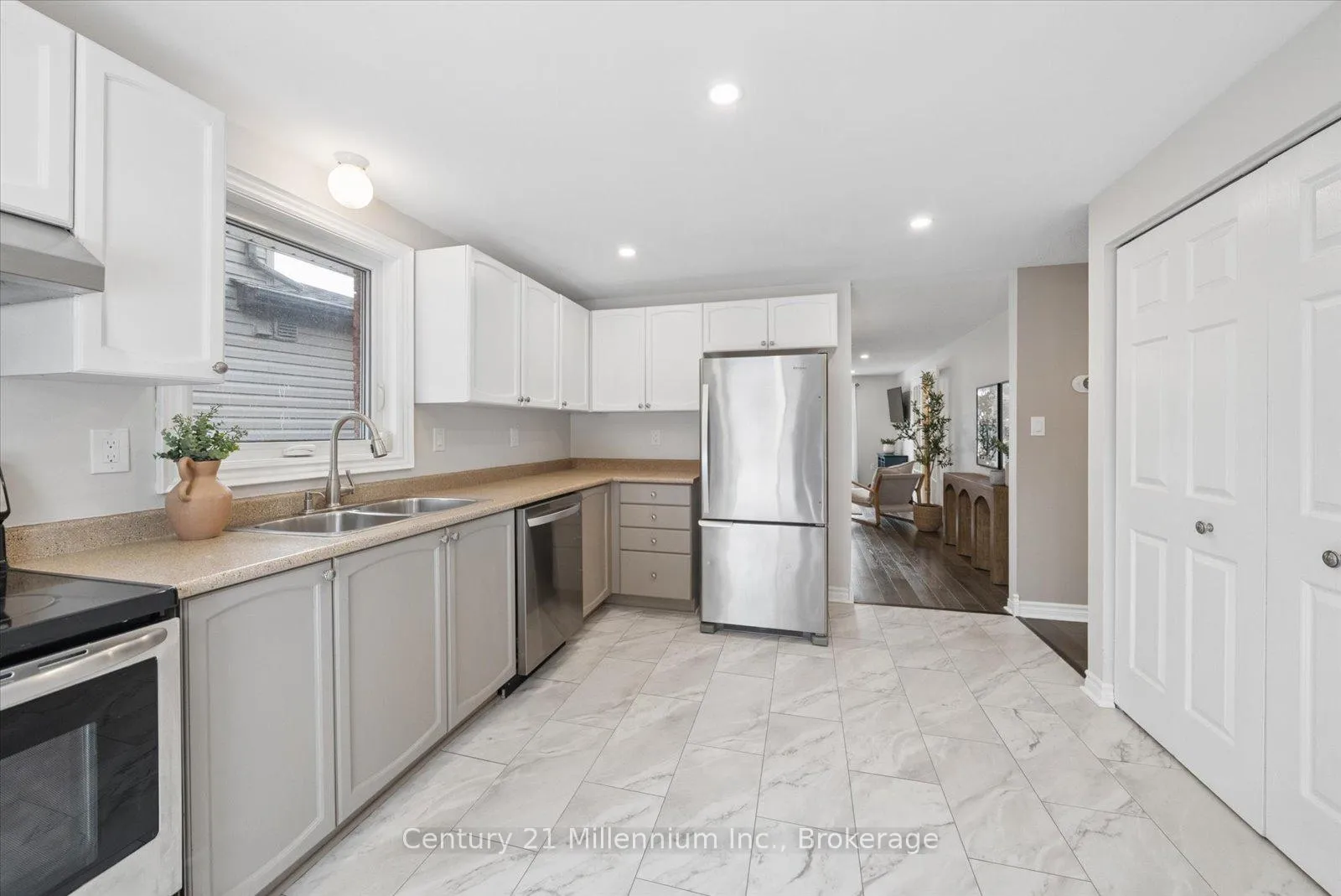 Photo 15 of 49 Waddington Crescent, Barrie, Holly — HOMEH