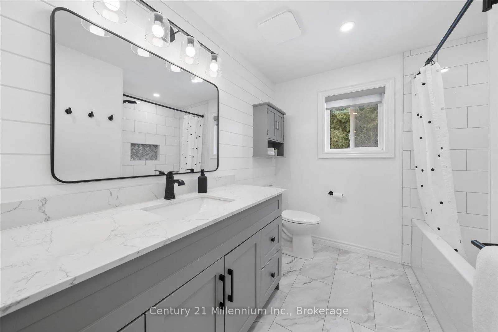 Photo 19 of 49 Waddington Crescent, Barrie, Holly — HOMEH