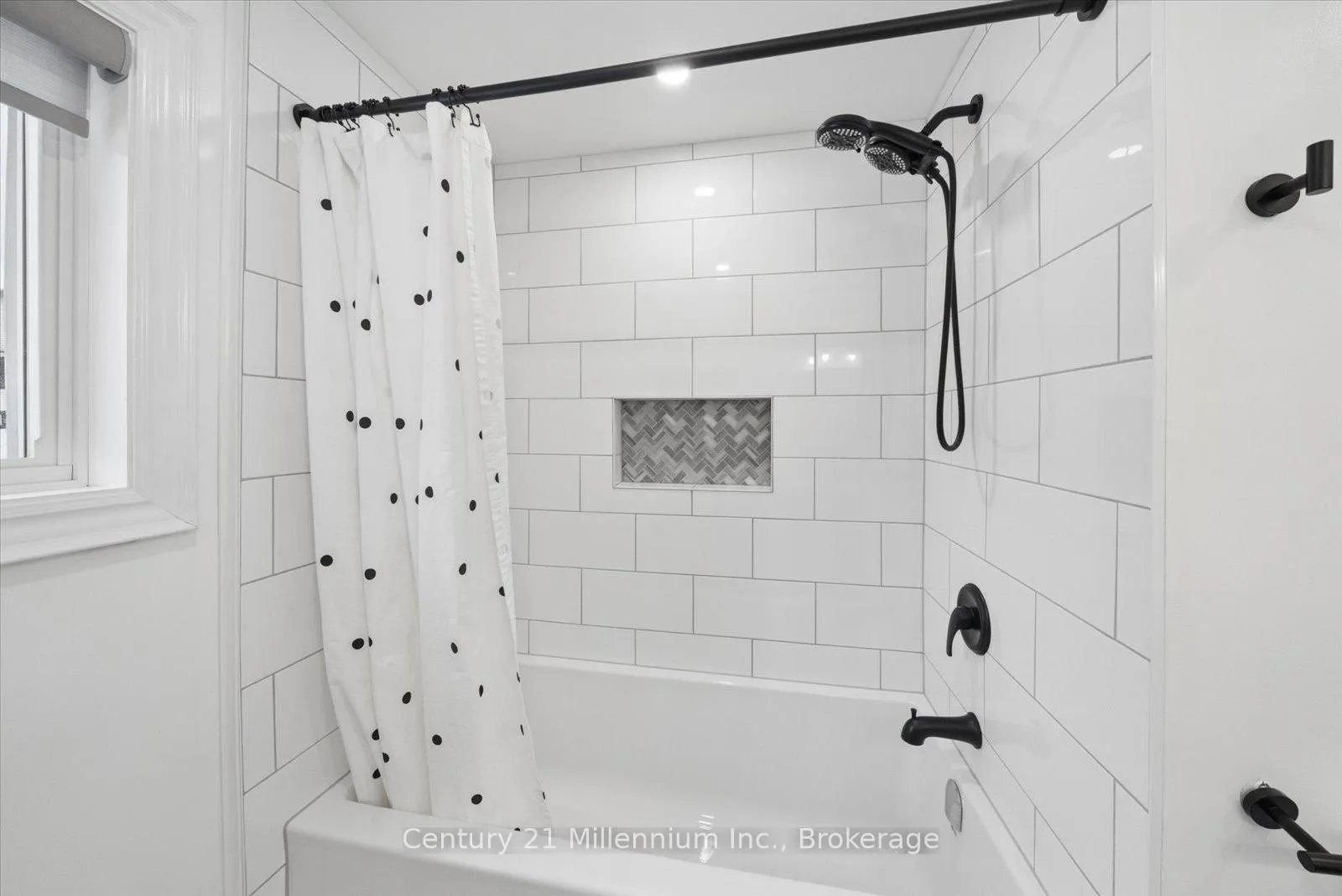 Photo 20 of 49 Waddington Crescent, Barrie, Holly — HOMEH