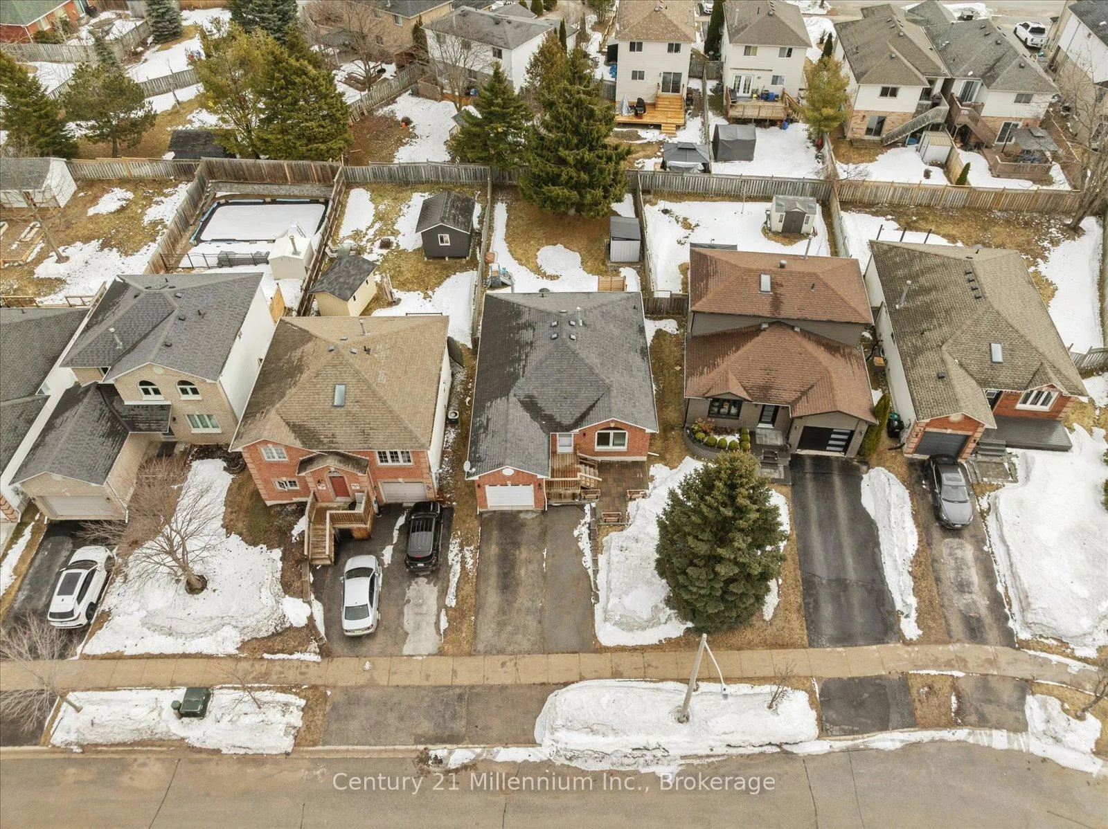 Photo 39 of 49 Waddington Crescent, Barrie, Holly — HOMEH