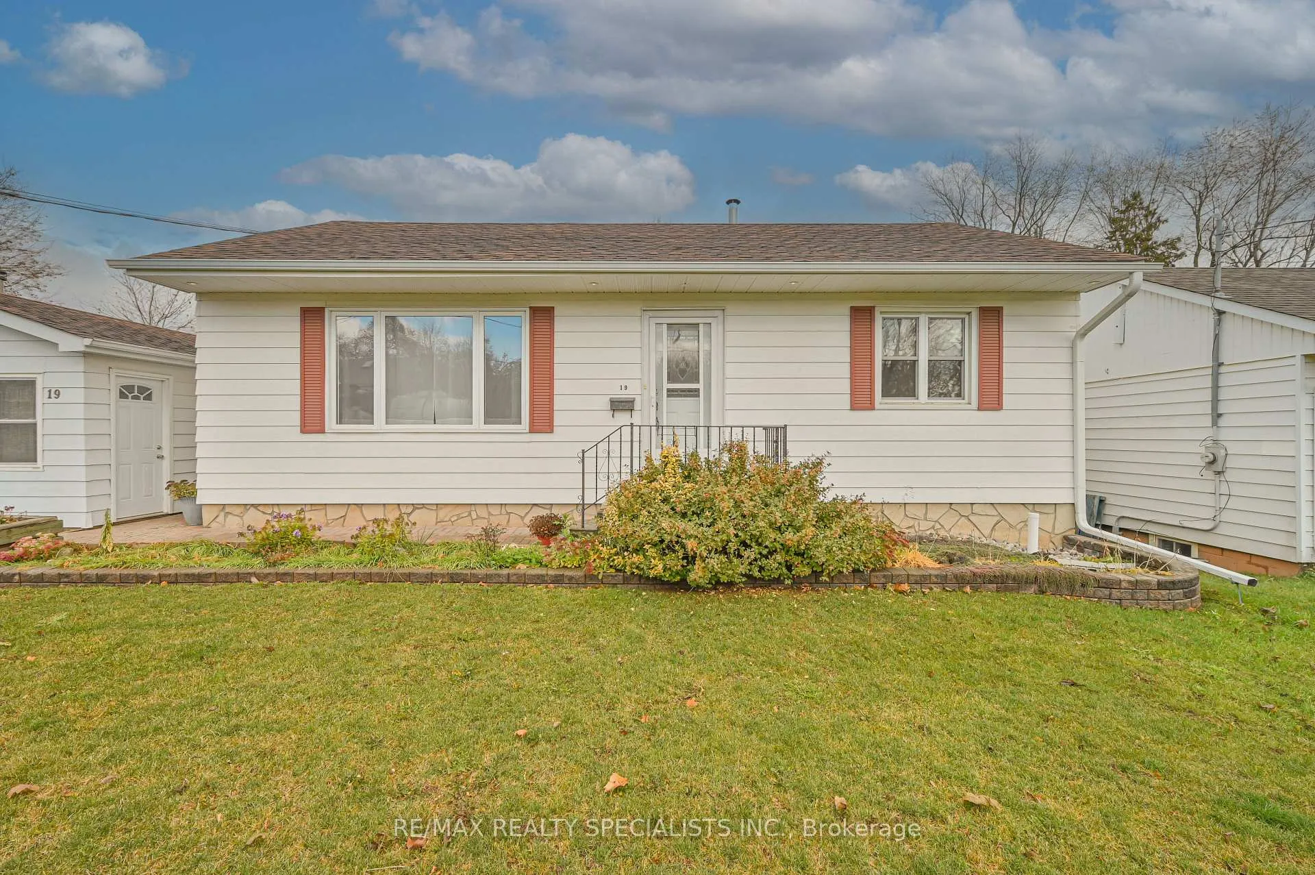 Photo 4 of 19 Temple Road, Halton Hills, Georgetown — HOMEH