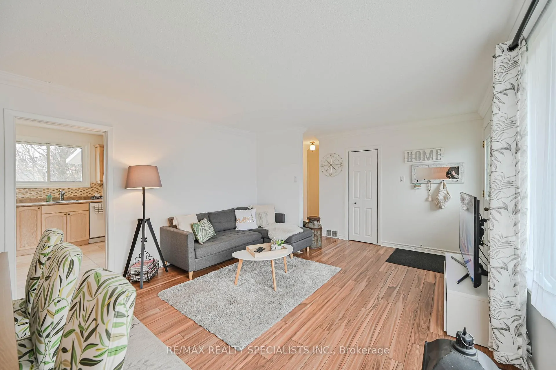 Photo 8 of 19 Temple Road, Halton Hills, Georgetown — HOMEH