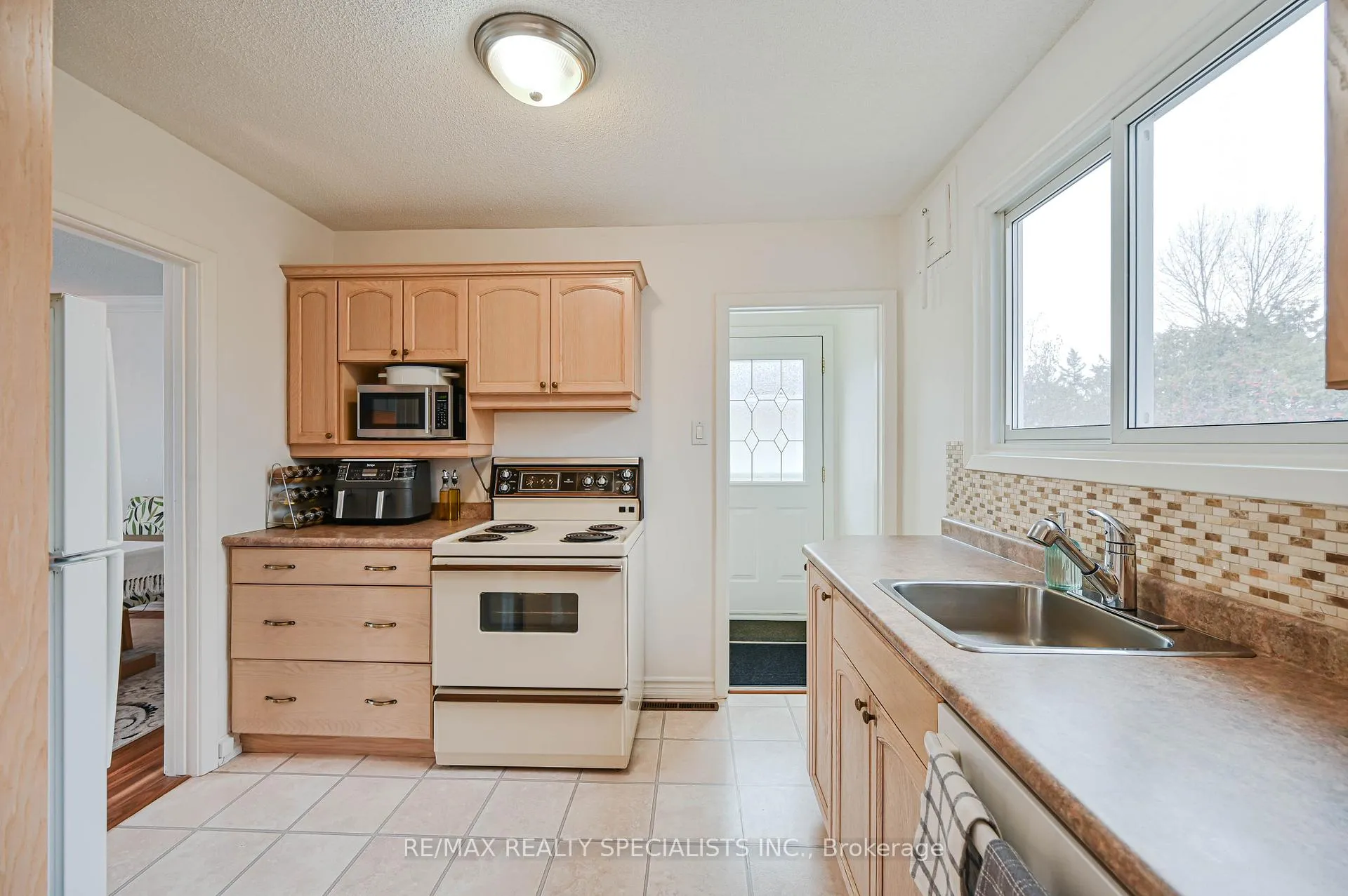 Photo 16 of 19 Temple Road, Halton Hills, Georgetown — HOMEH