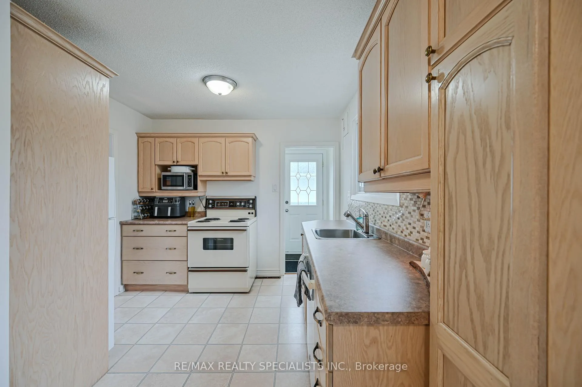 Photo 17 of 19 Temple Road, Halton Hills, Georgetown — HOMEH