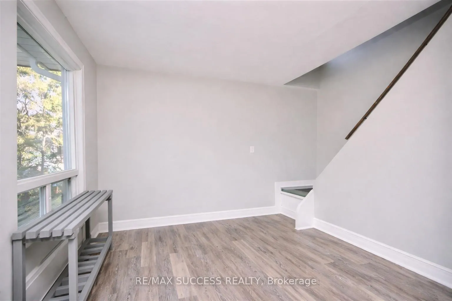 Photo 3 of 1711 St Johns Road, Innisfil, Alcona — HOMEH