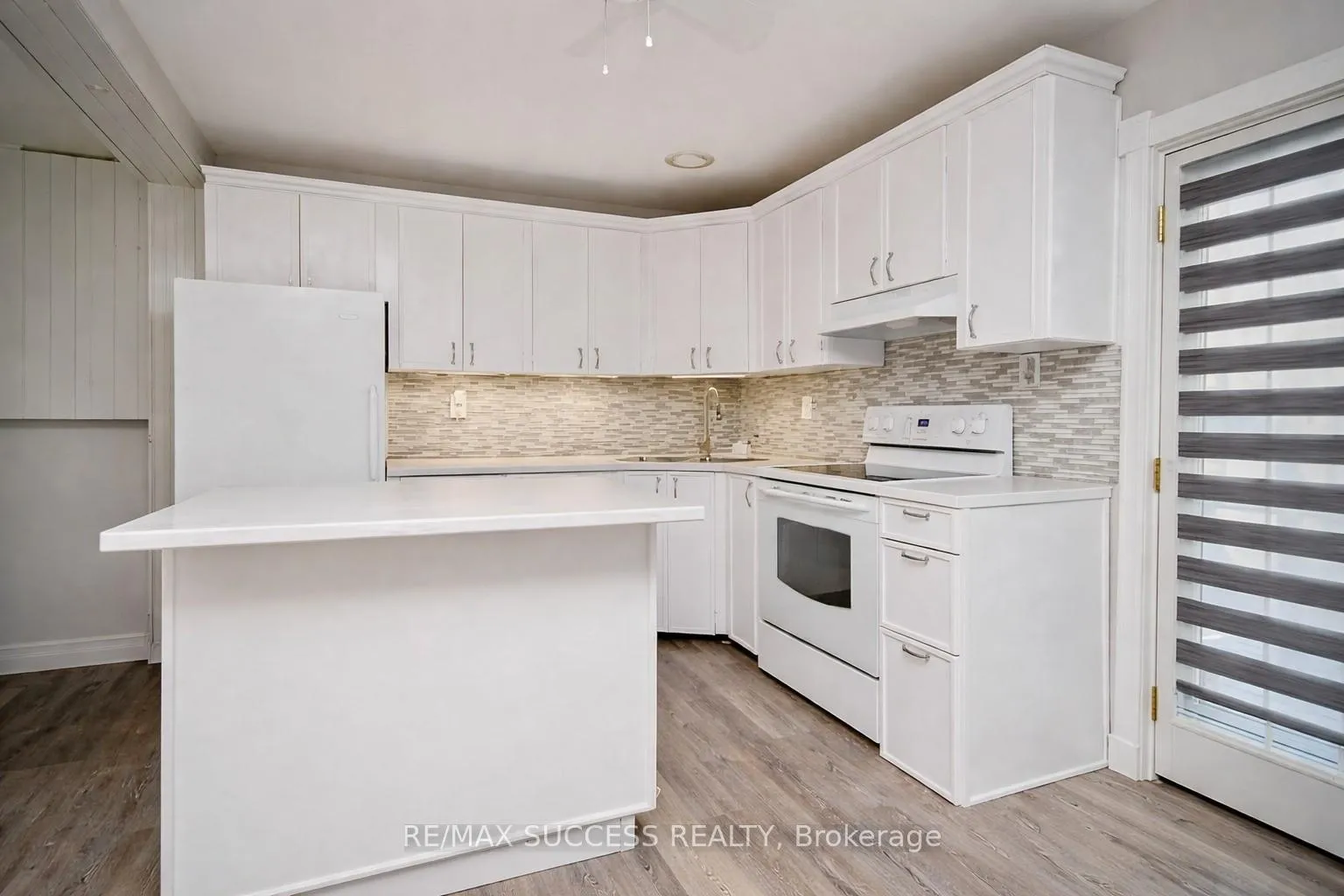 Photo 6 of 1711 St Johns Road, Innisfil, Alcona — HOMEH