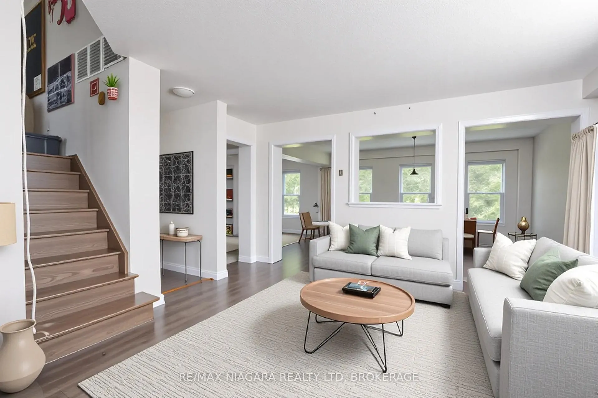 Photo 3 of 8573 Sweet Chestnut Drive, Niagara Falls, Brown — HOMEH