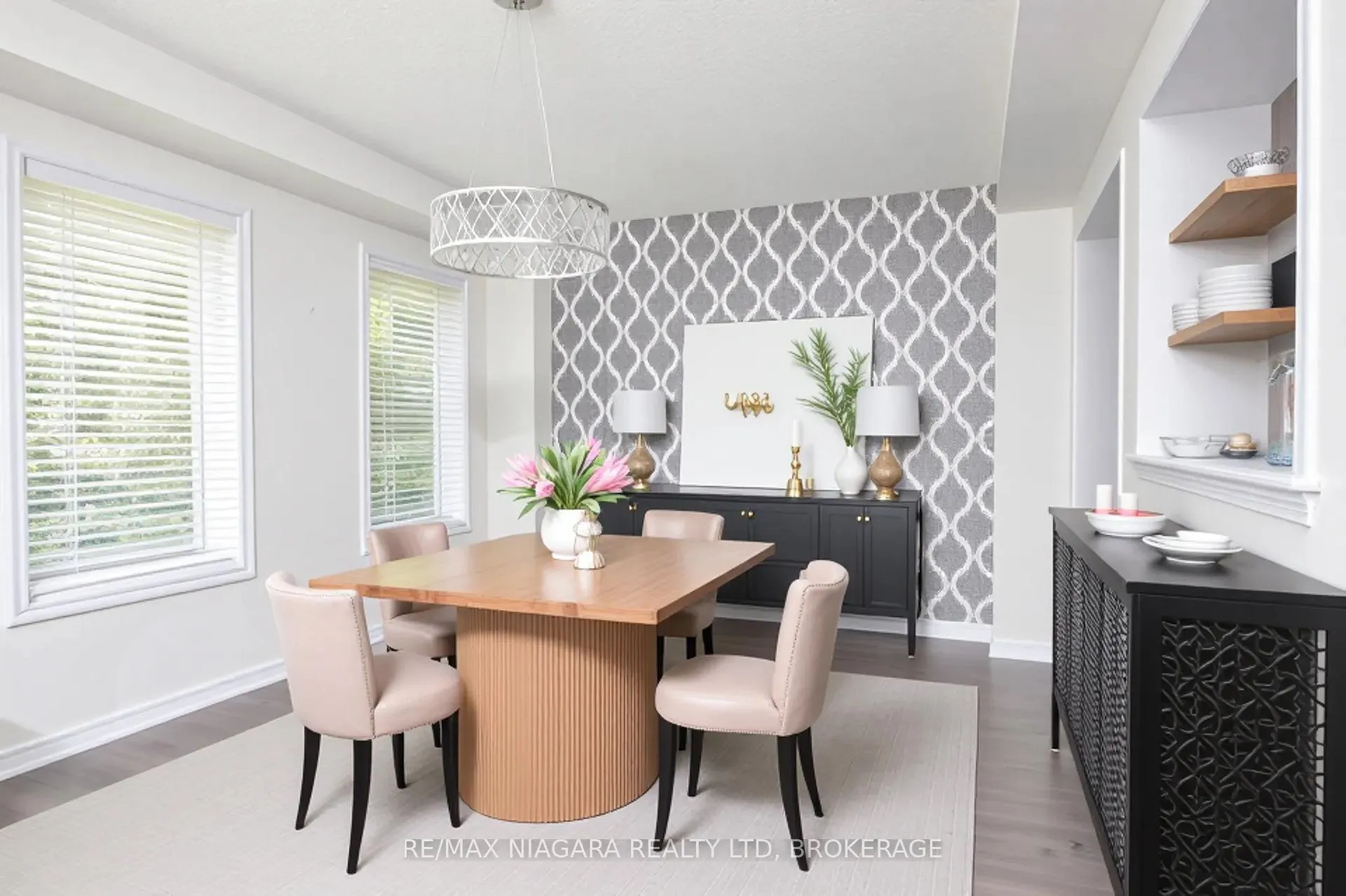 Photo 5 of 8573 Sweet Chestnut Drive, Niagara Falls, Brown — HOMEH