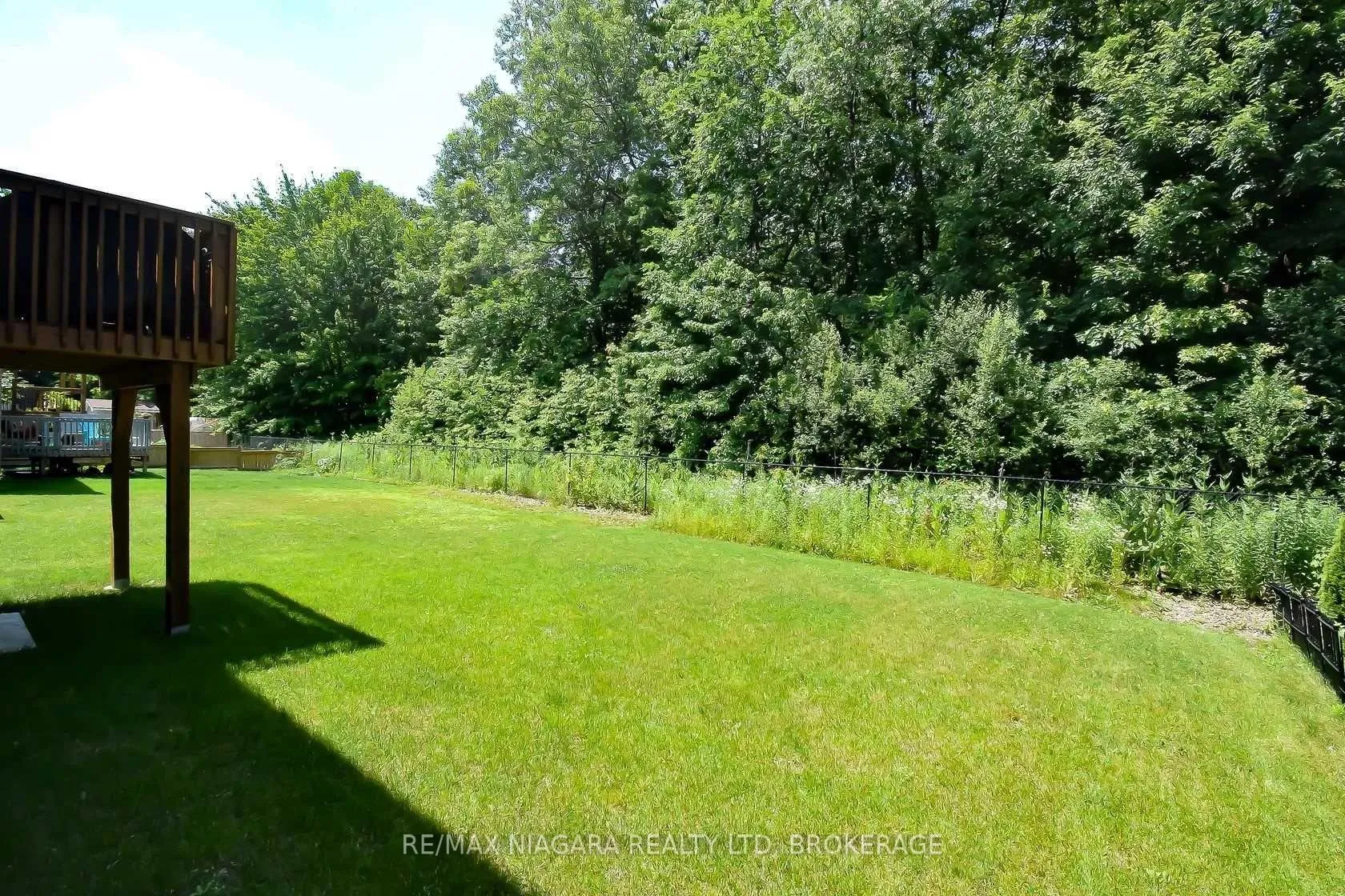 Photo 15 of 8573 Sweet Chestnut Drive, Niagara Falls, Brown — HOMEH