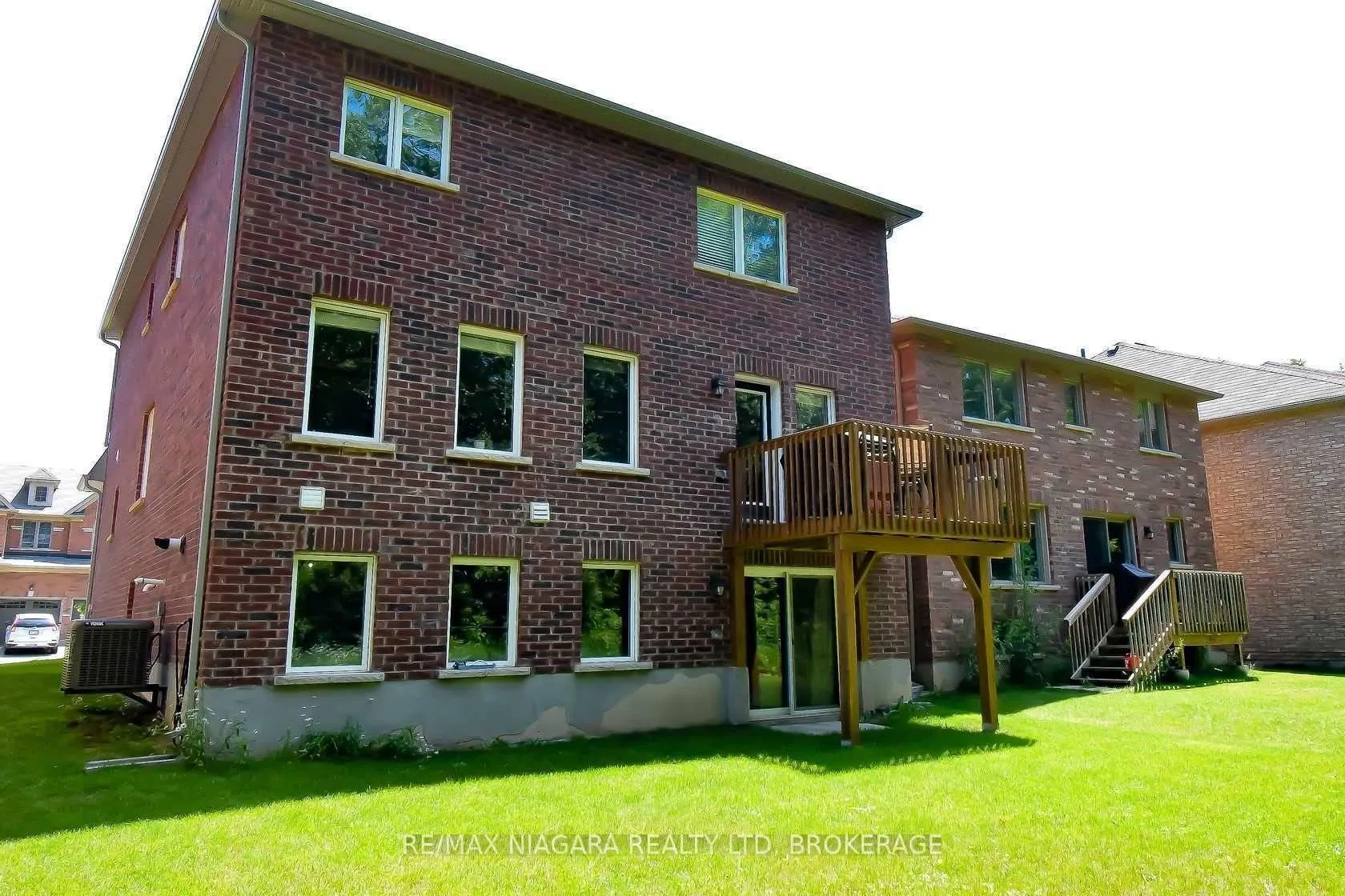 Photo 16 of 8573 Sweet Chestnut Drive, Niagara Falls, Brown — HOMEH