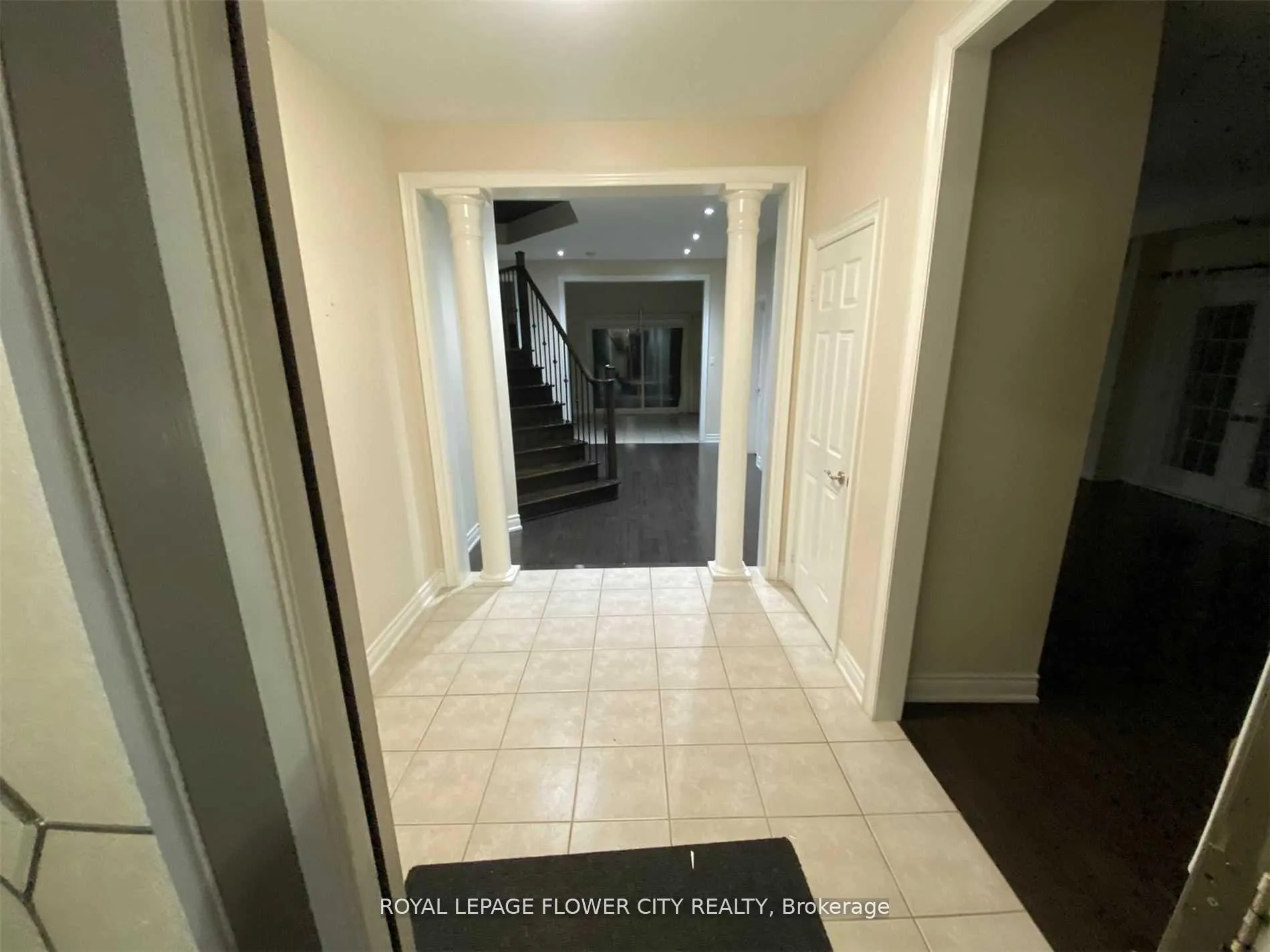 Photo 5 of 38 Black Diamond Crescent, Brampton, Credit Valley — HOMEH