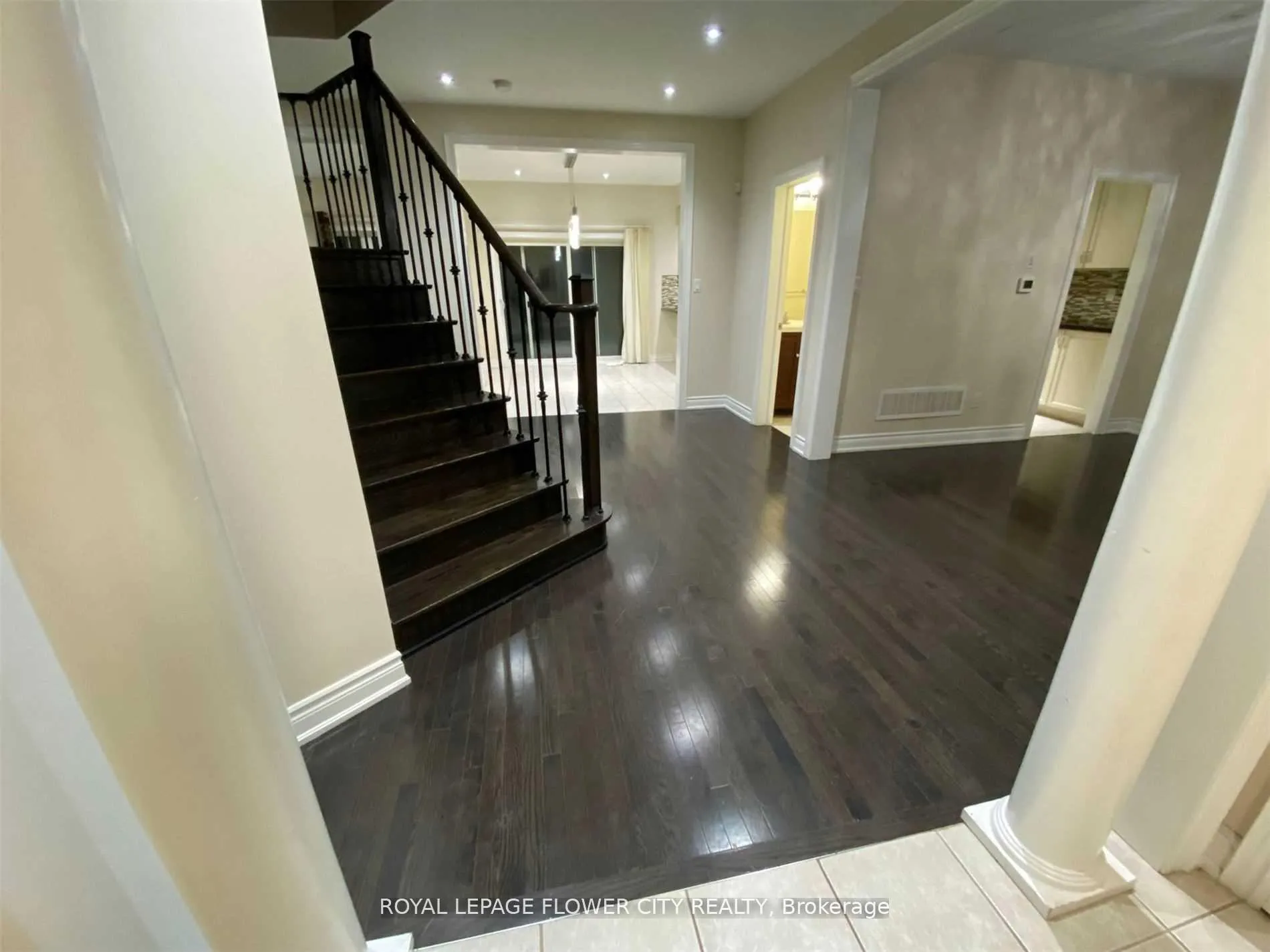 Photo 8 of 38 Black Diamond Crescent, Brampton, Credit Valley — HOMEH