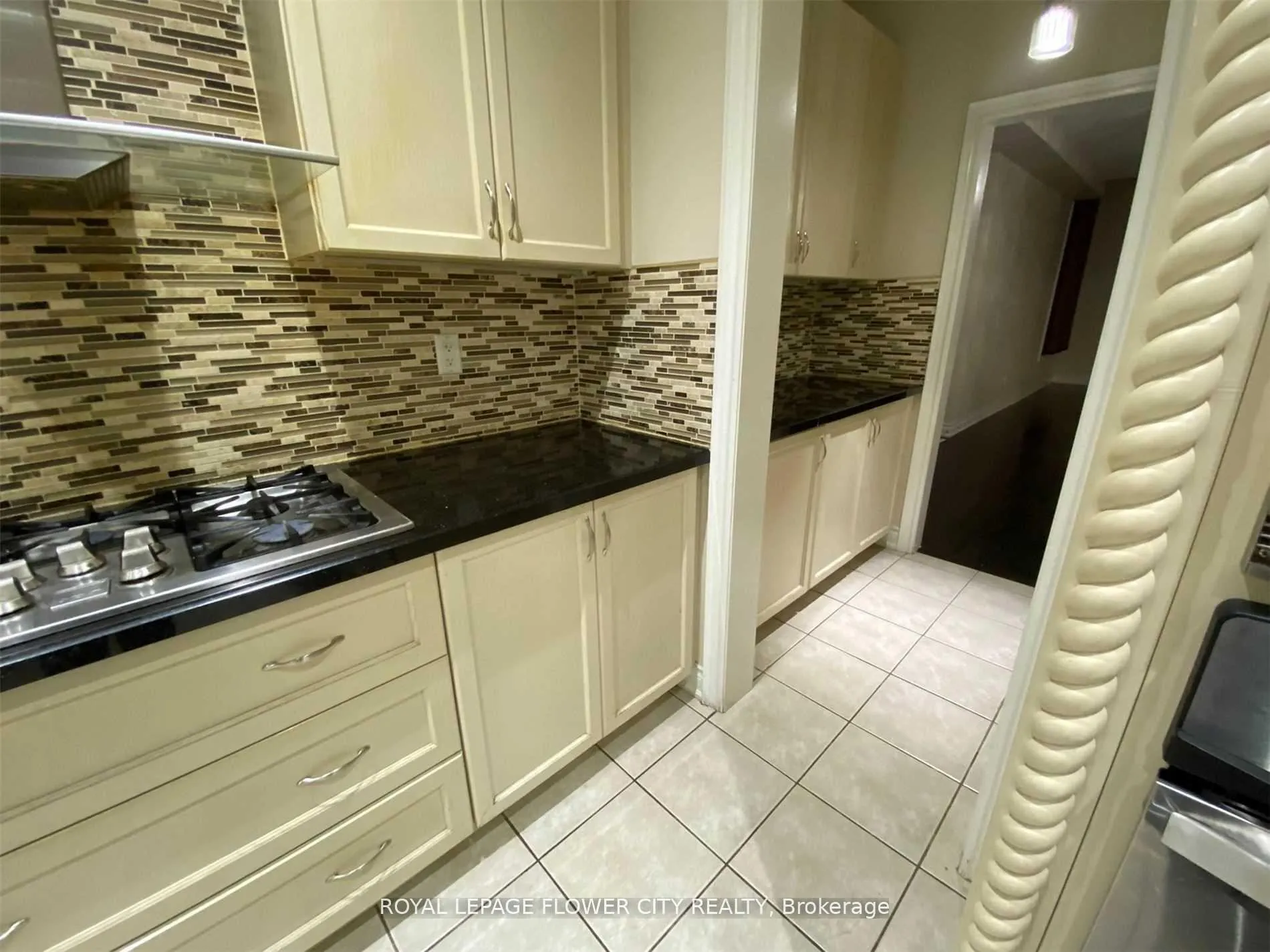 Photo 12 of 38 Black Diamond Crescent, Brampton, Credit Valley — HOMEH