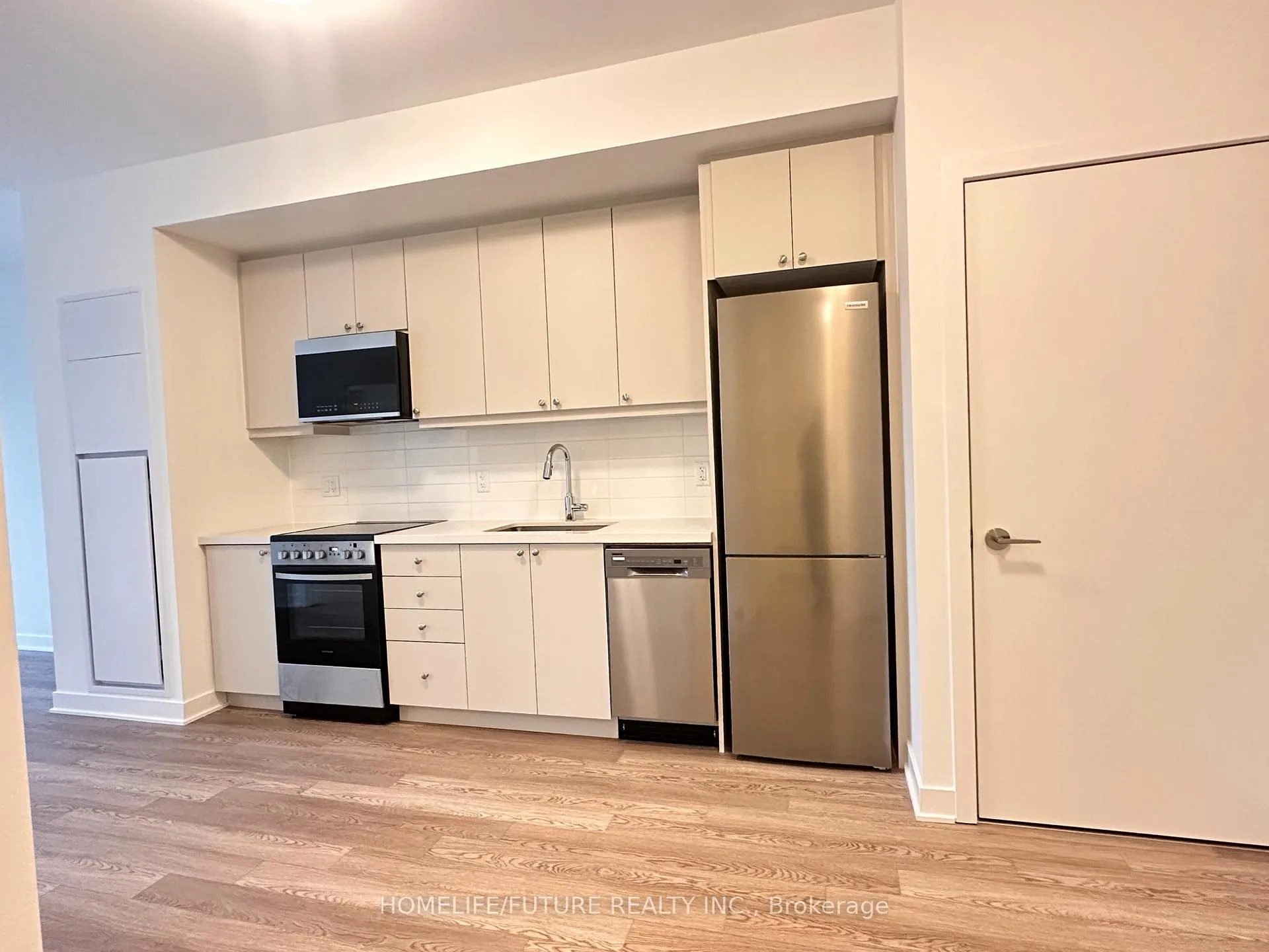 Photo 3 of Unit 609, 51 Clarington Boulevard, Clarington, Bowmanville — HOMEH