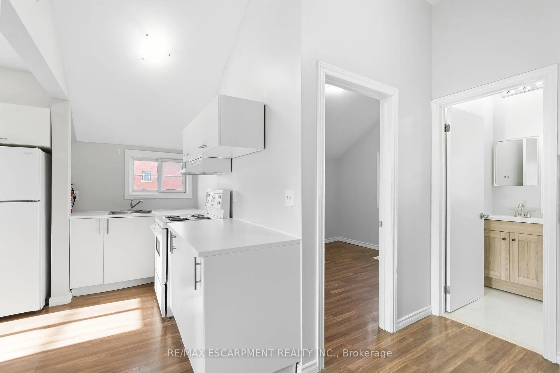 Photo 6 of Unit 2, 2 Windsor Street, Hamilton, Strathcona — HOMEH