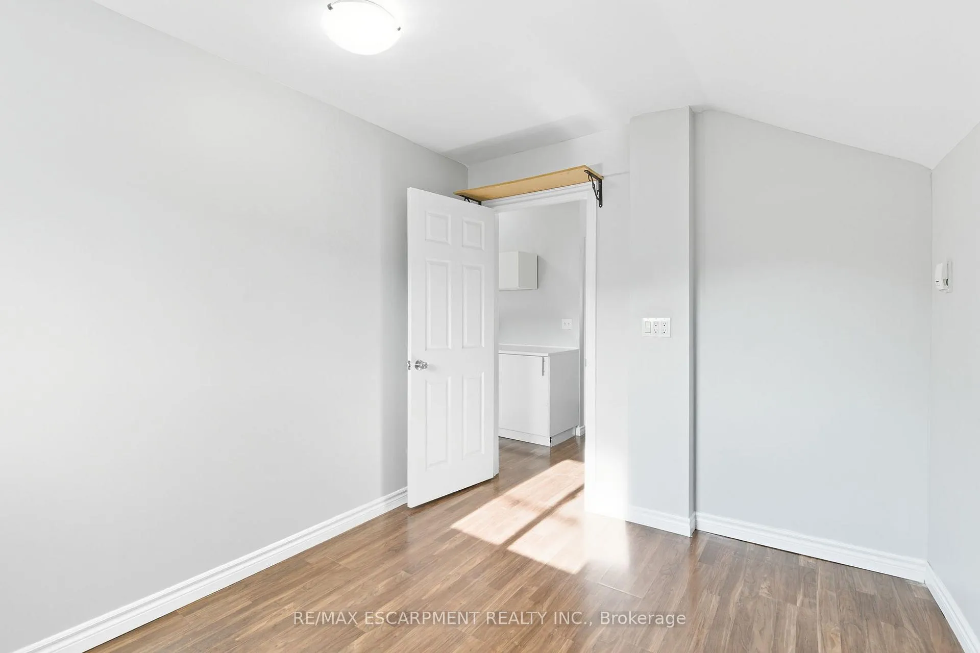 Photo 7 of Unit 2, 2 Windsor Street, Hamilton, Strathcona — HOMEH