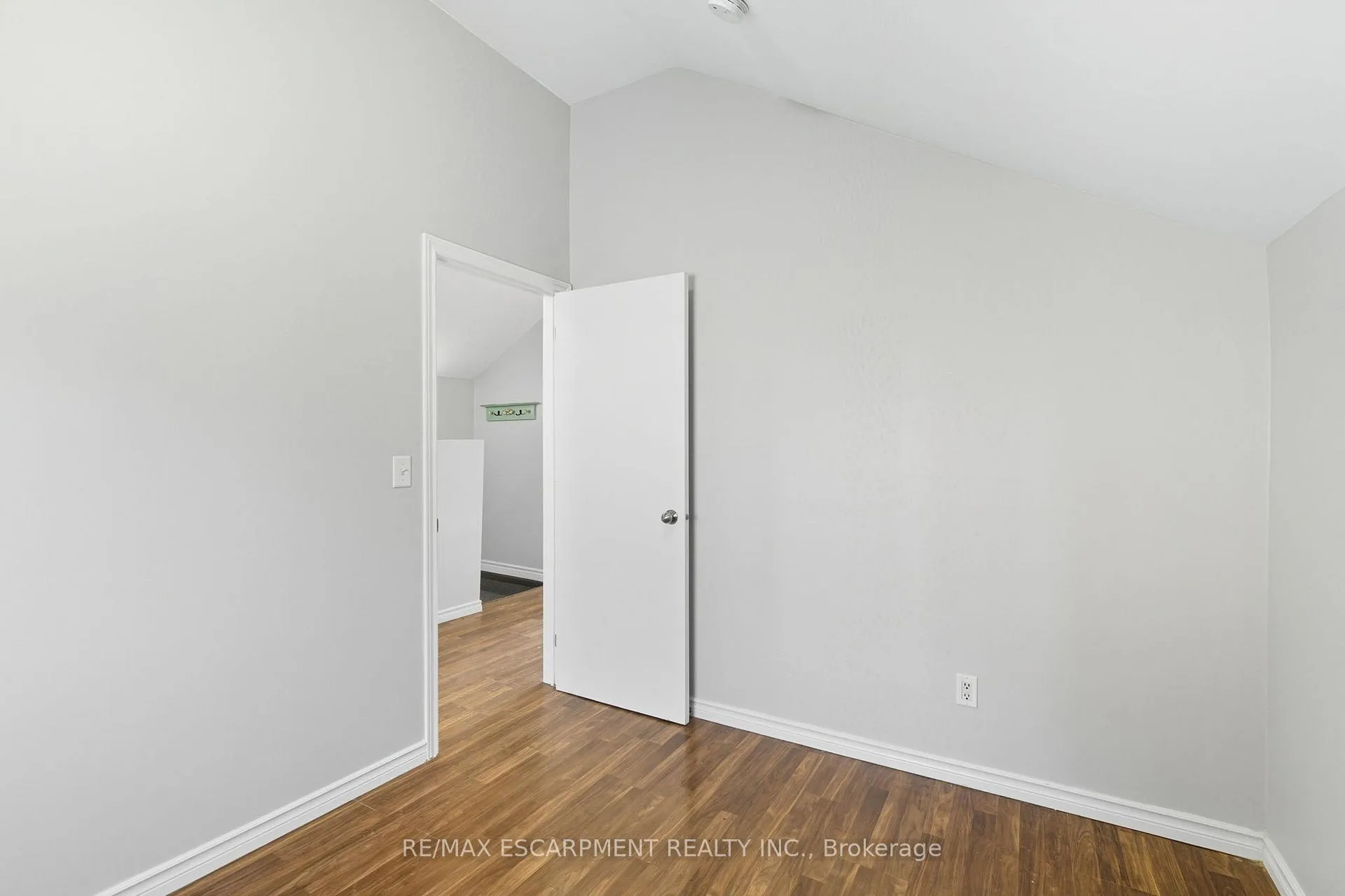 Photo 8 of Unit 2, 2 Windsor Street, Hamilton, Strathcona — HOMEH