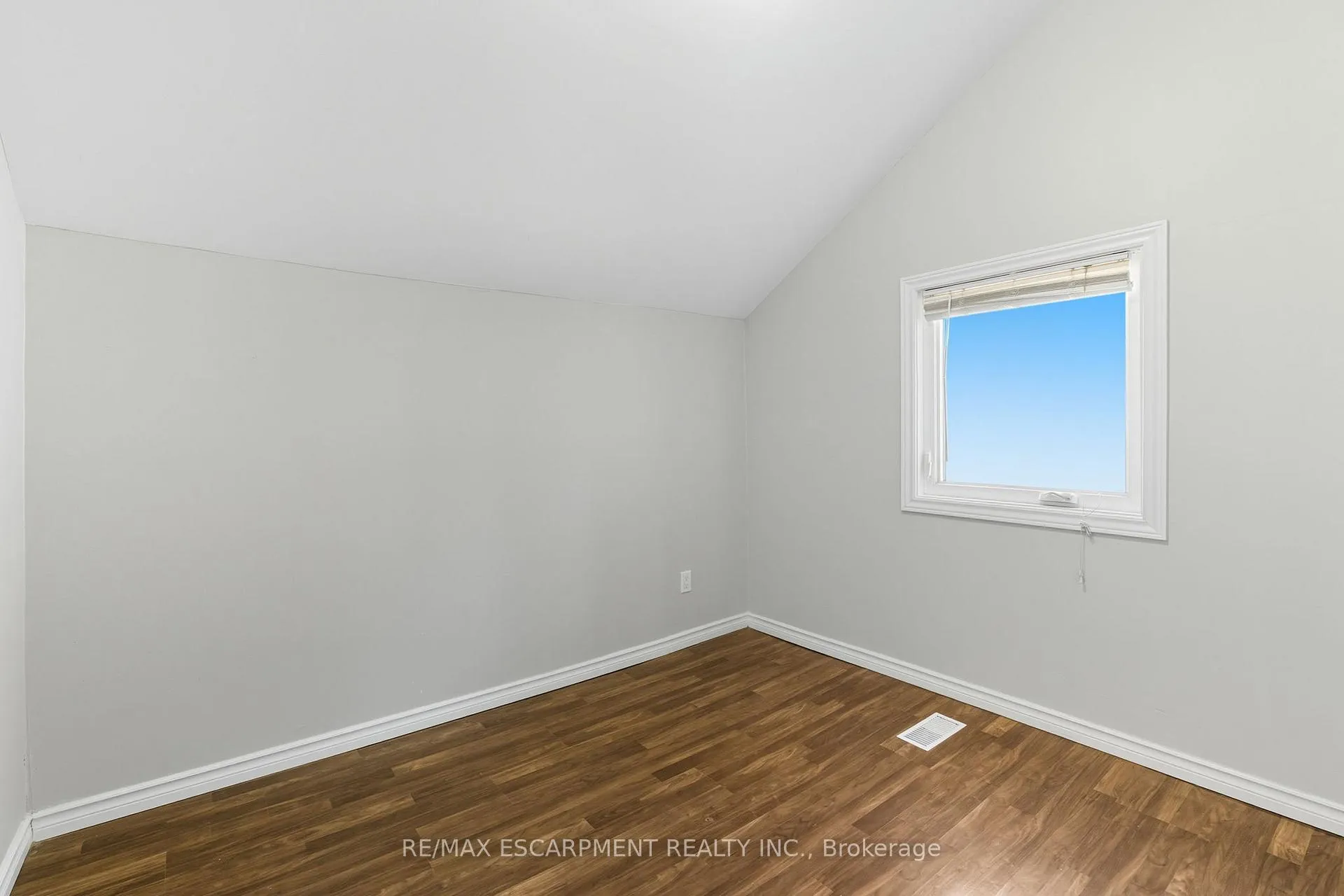 Photo 9 of Unit 2, 2 Windsor Street, Hamilton, Strathcona — HOMEH