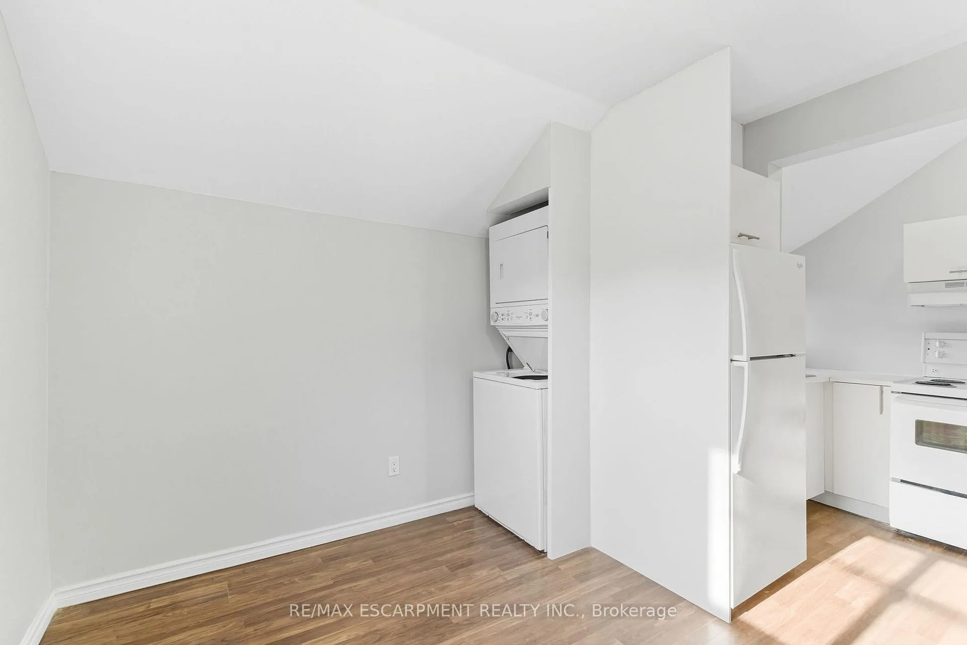 Photo 13 of Unit 2, 2 Windsor Street, Hamilton, Strathcona — HOMEH