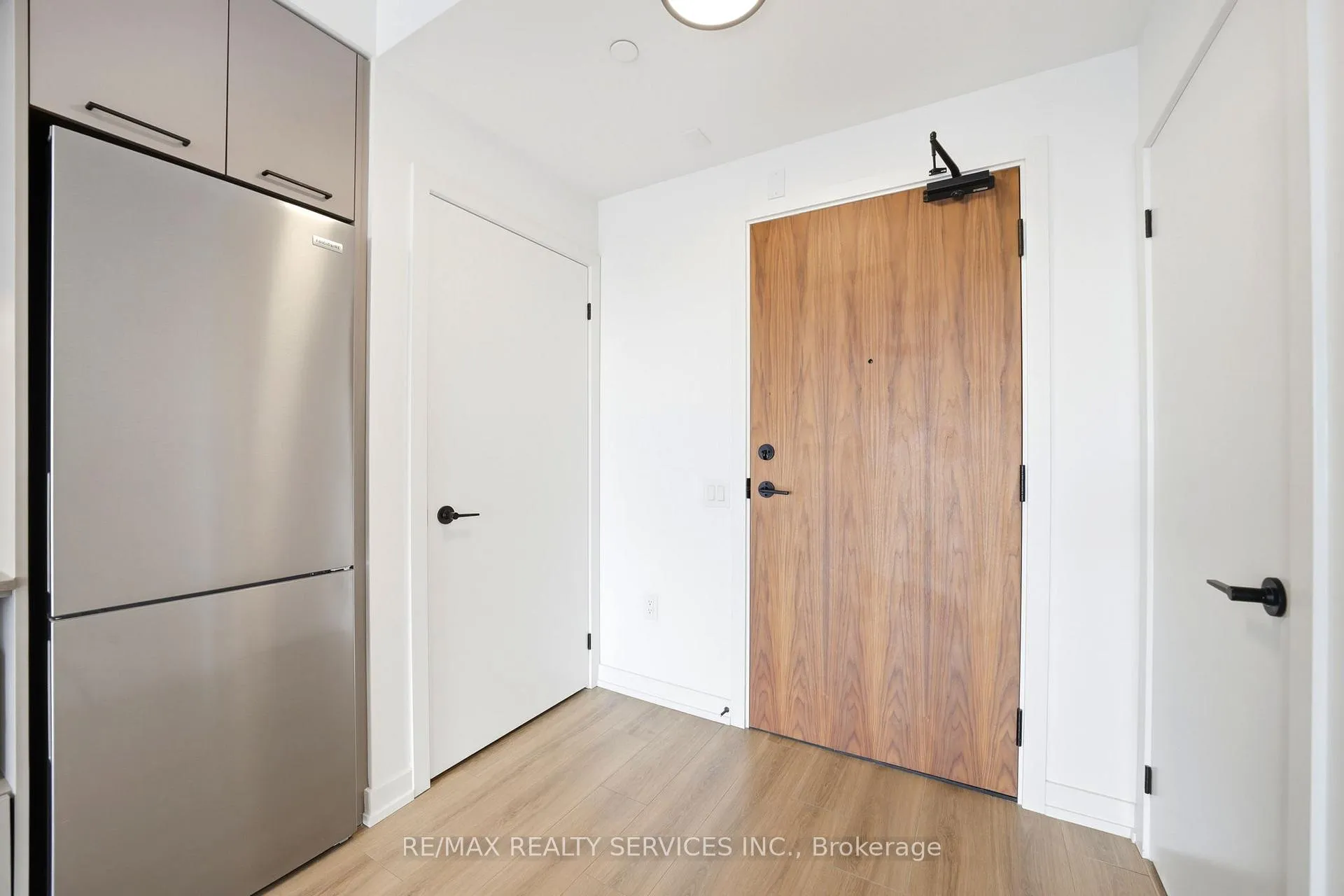 Photo 5 of Unit 208, 10 Lagerfeld Drive, Brampton, Northwest Brampton — HOMEH