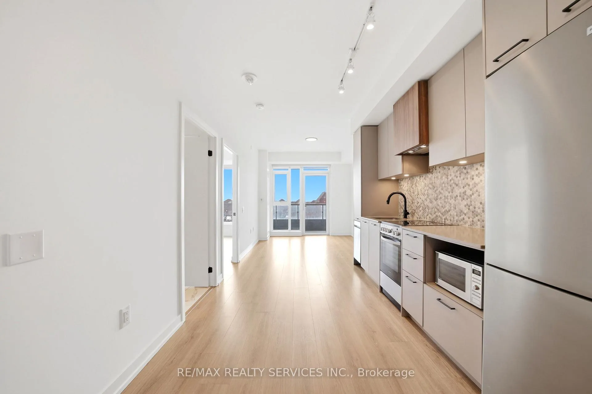 Photo 7 of Unit 208, 10 Lagerfeld Drive, Brampton, Northwest Brampton — HOMEH