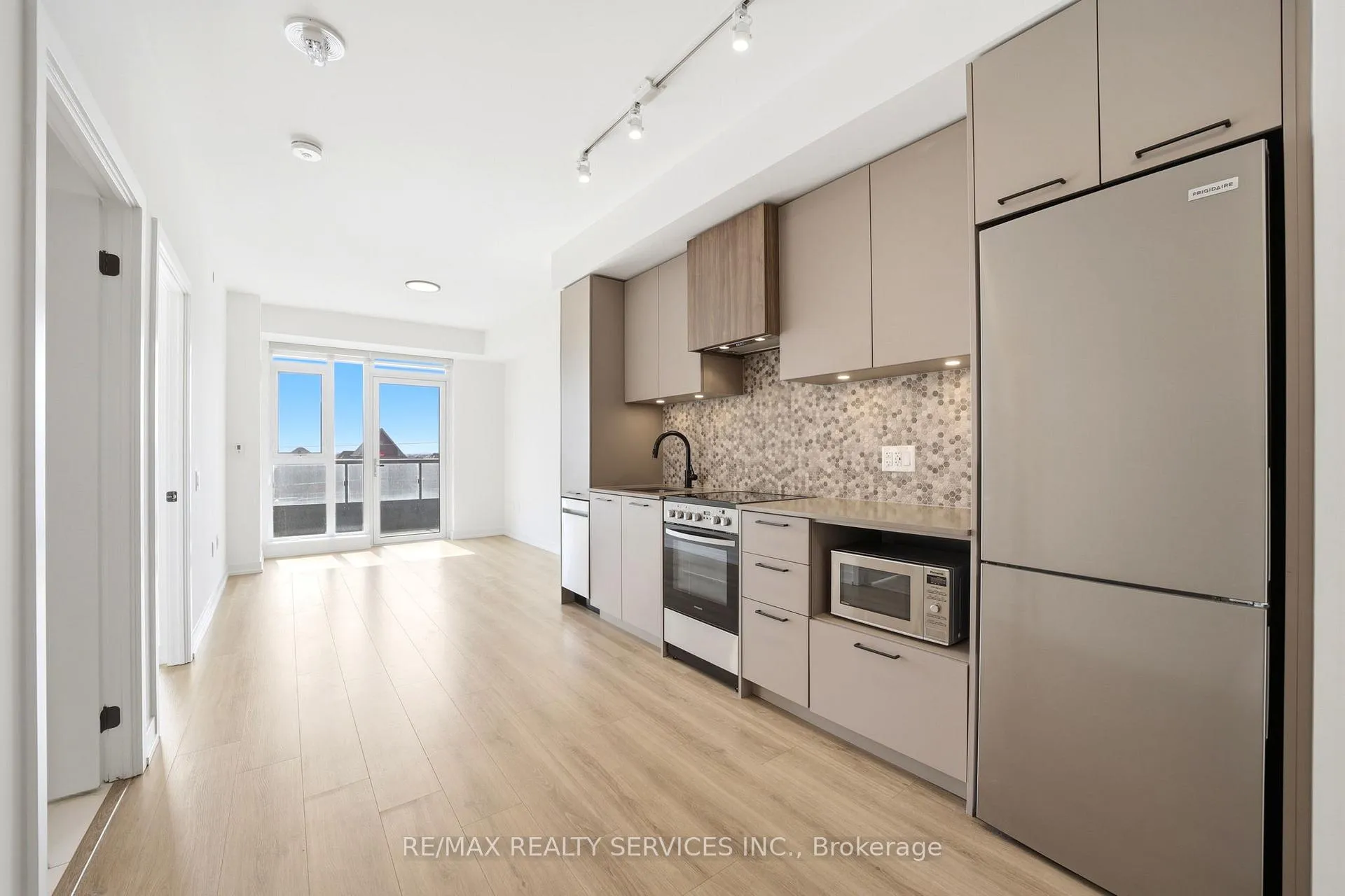 Photo 8 of Unit 208, 10 Lagerfeld Drive, Brampton, Northwest Brampton — HOMEH