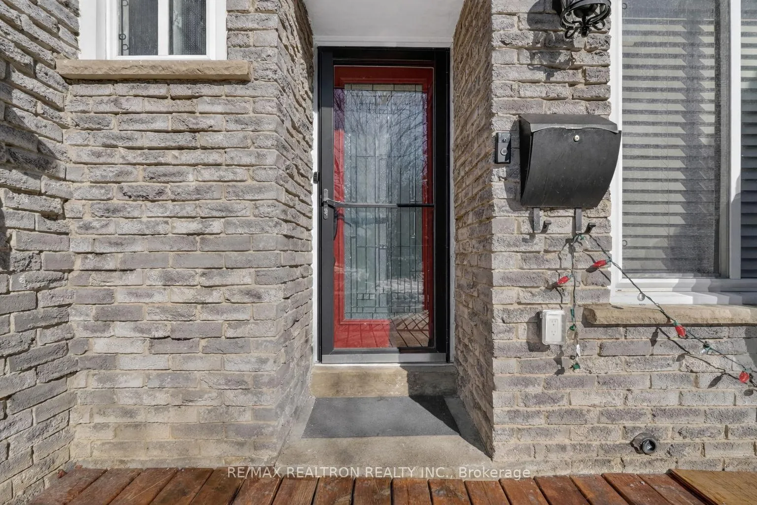 Photo 4 of 1787 Listowell Crescent, Pickering, Liverpool — HOMEH