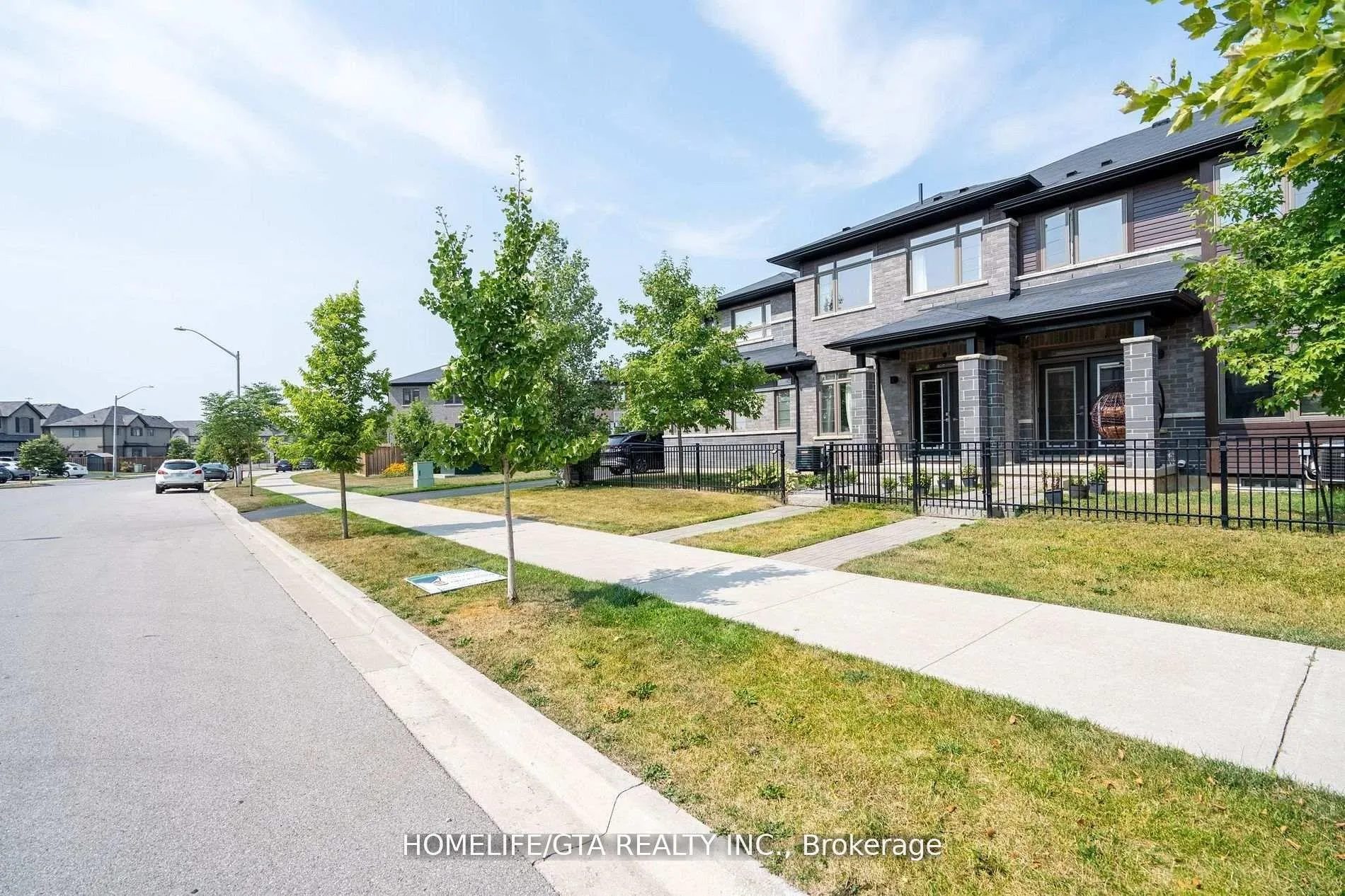 Photo 3 of 12 Shay Lane, Hamilton, Ancaster — HOMEH